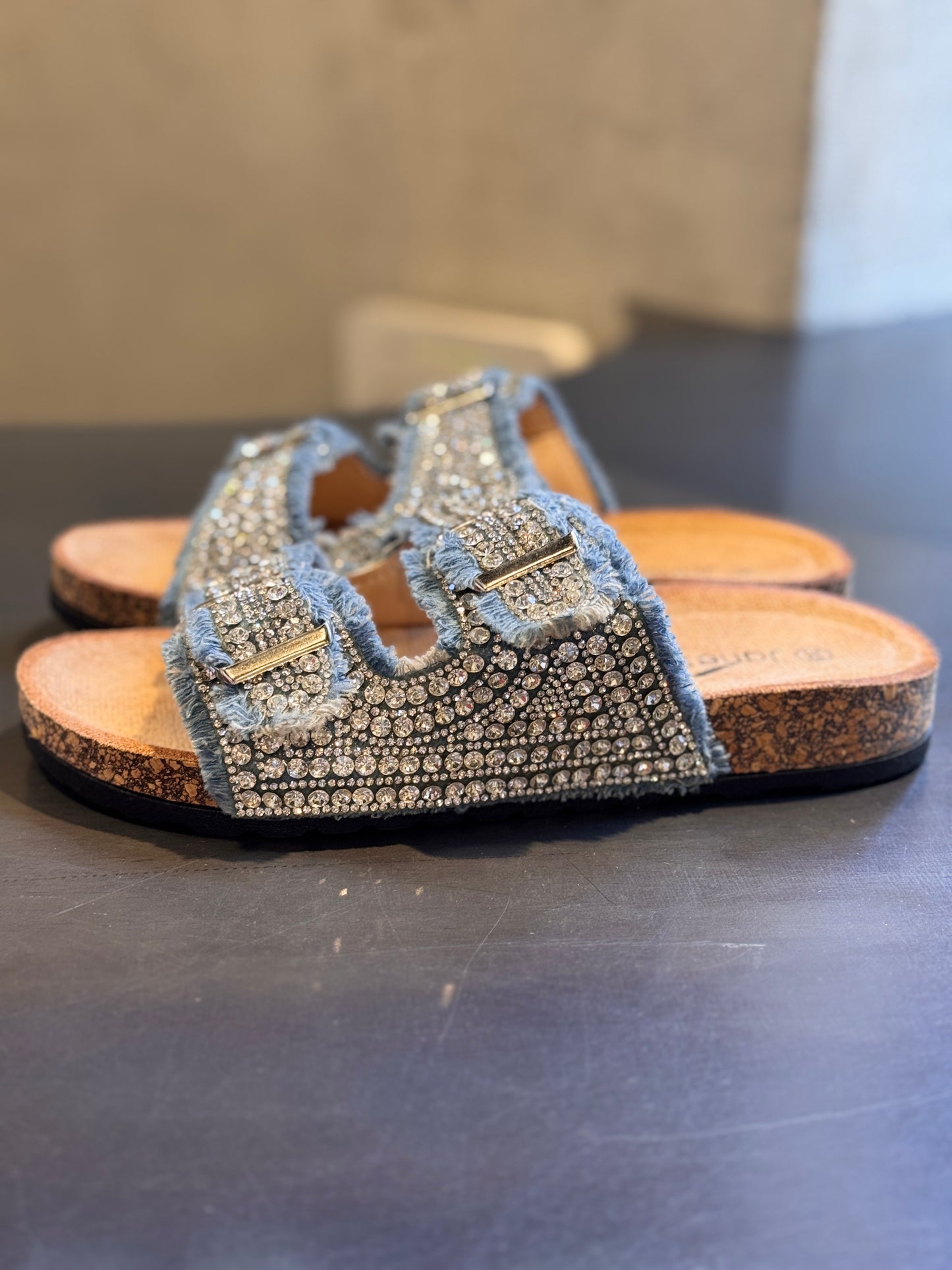 Ciabatta in denim con fibbie e brillantini 2911