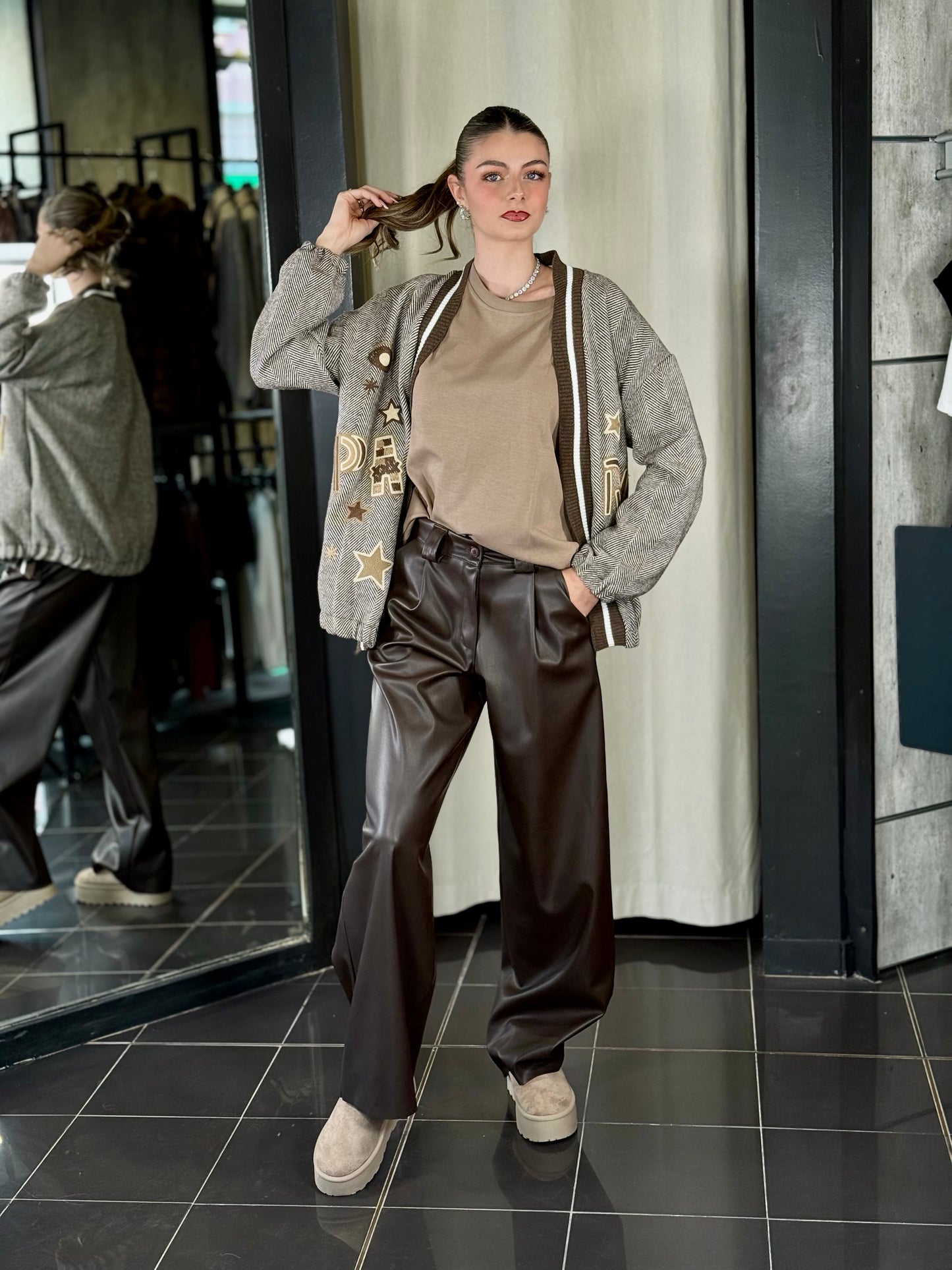 Cardigan spigato marrone con patch in taglia unica 2257