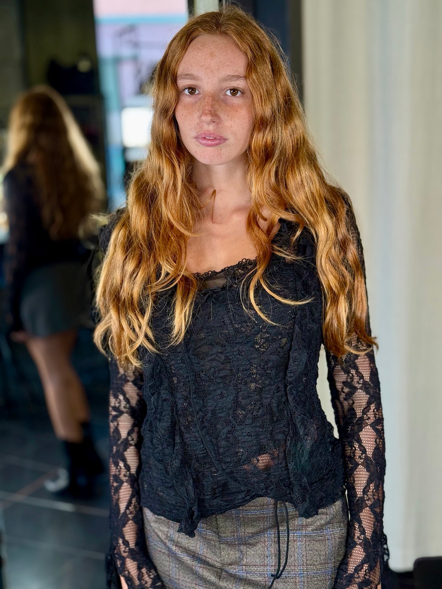 Maglia in pizzo con scollo a v e lacci nera in taglia unica 2012