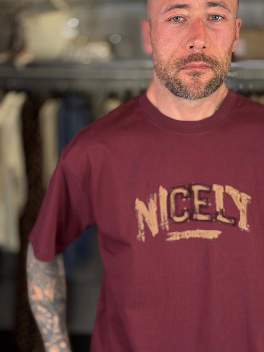 T-shirt oversize bordeaux con scritta beige 2109