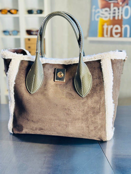 Borsa effetto camoscio verde oliva con inserti in eco montone con tracolla all’interno 2152