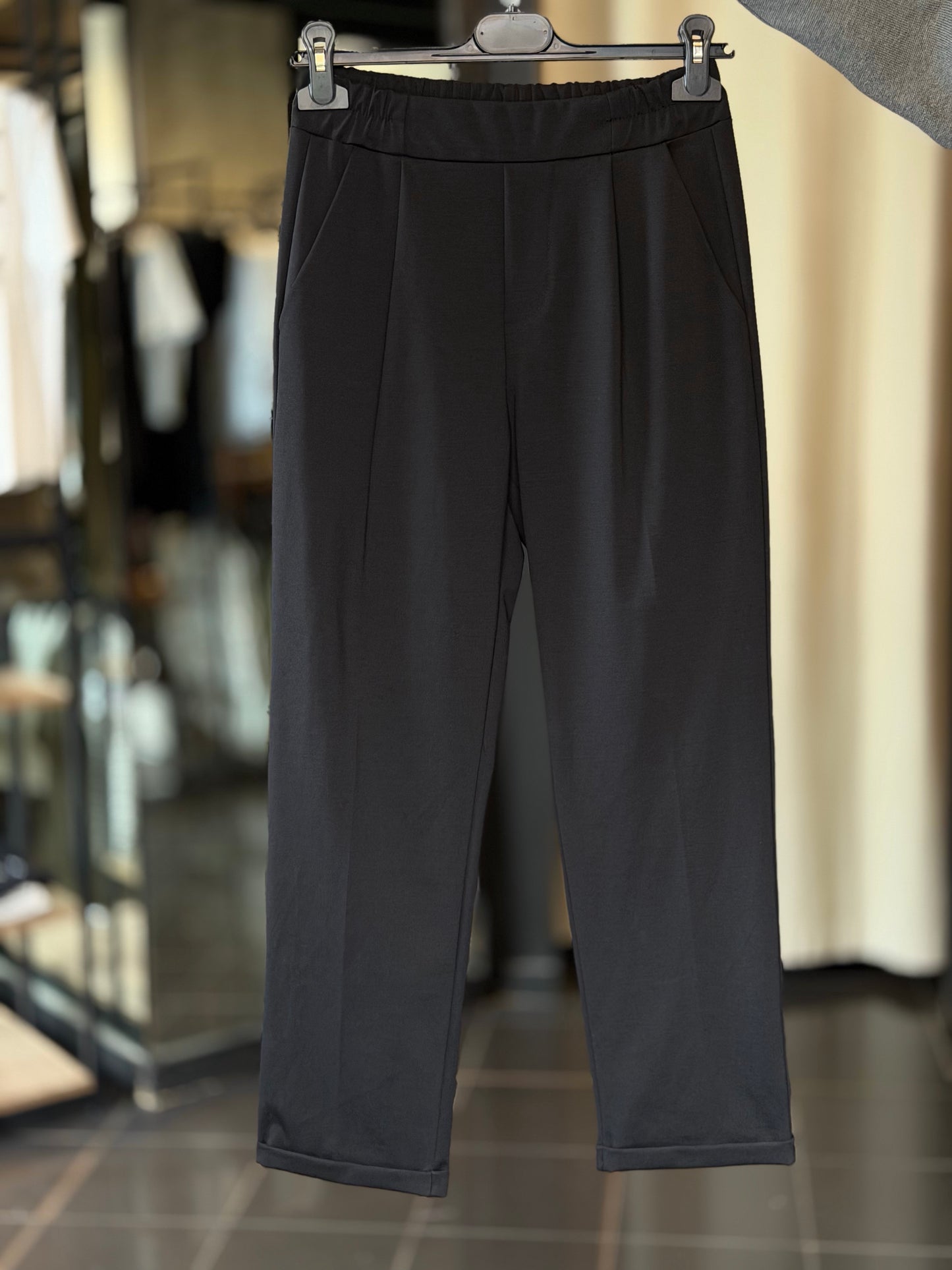 Pantalone nero Slim con elastico in vita 2538