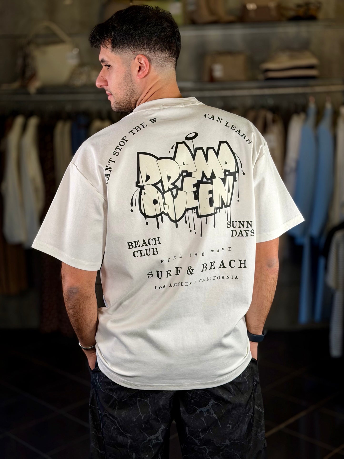 T-shirt oversize bianca con scritta e stampa dietro 2105