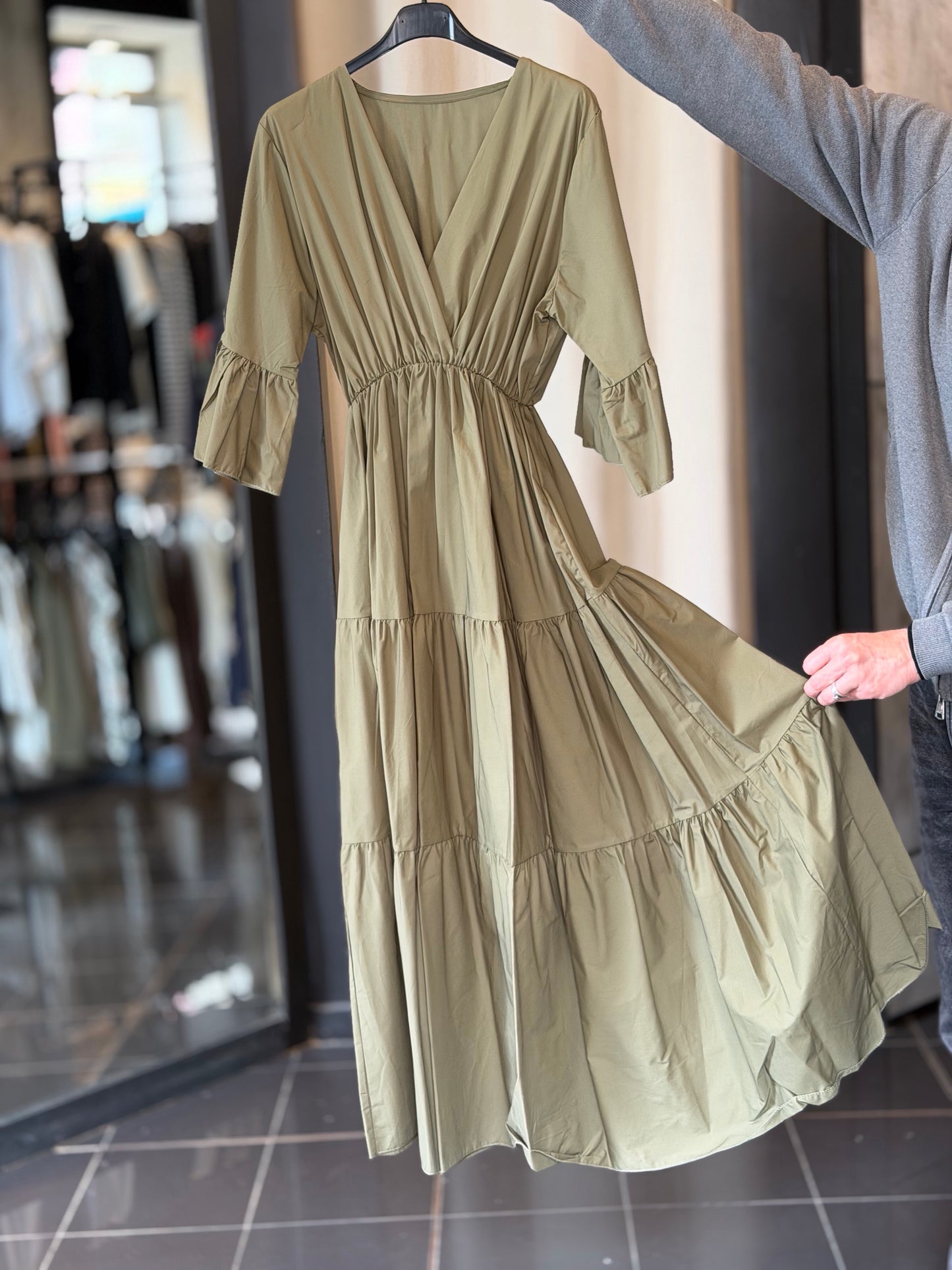Abito lungo con balze verde militare 2513