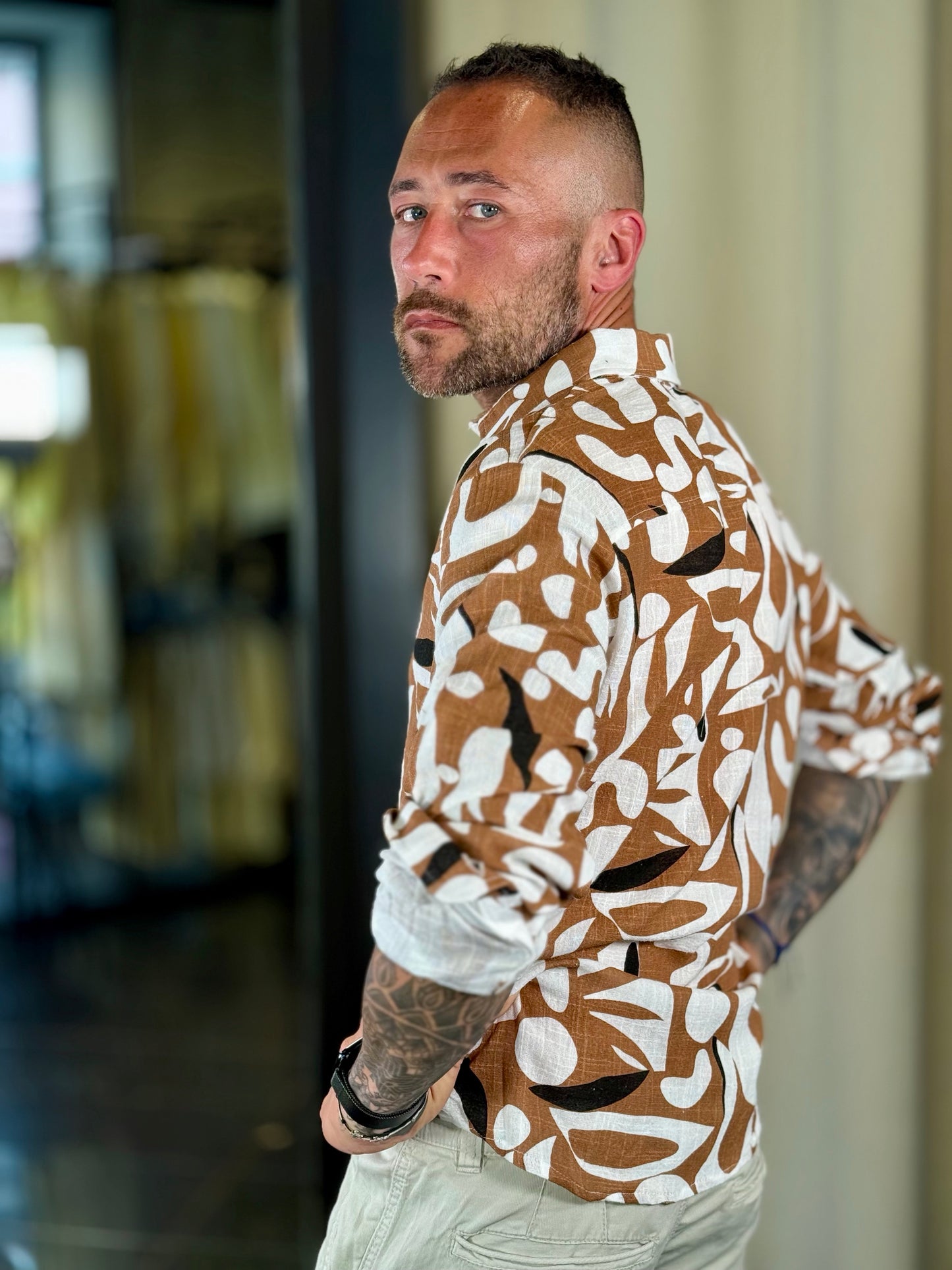 Camicia marrone in fantasia 527