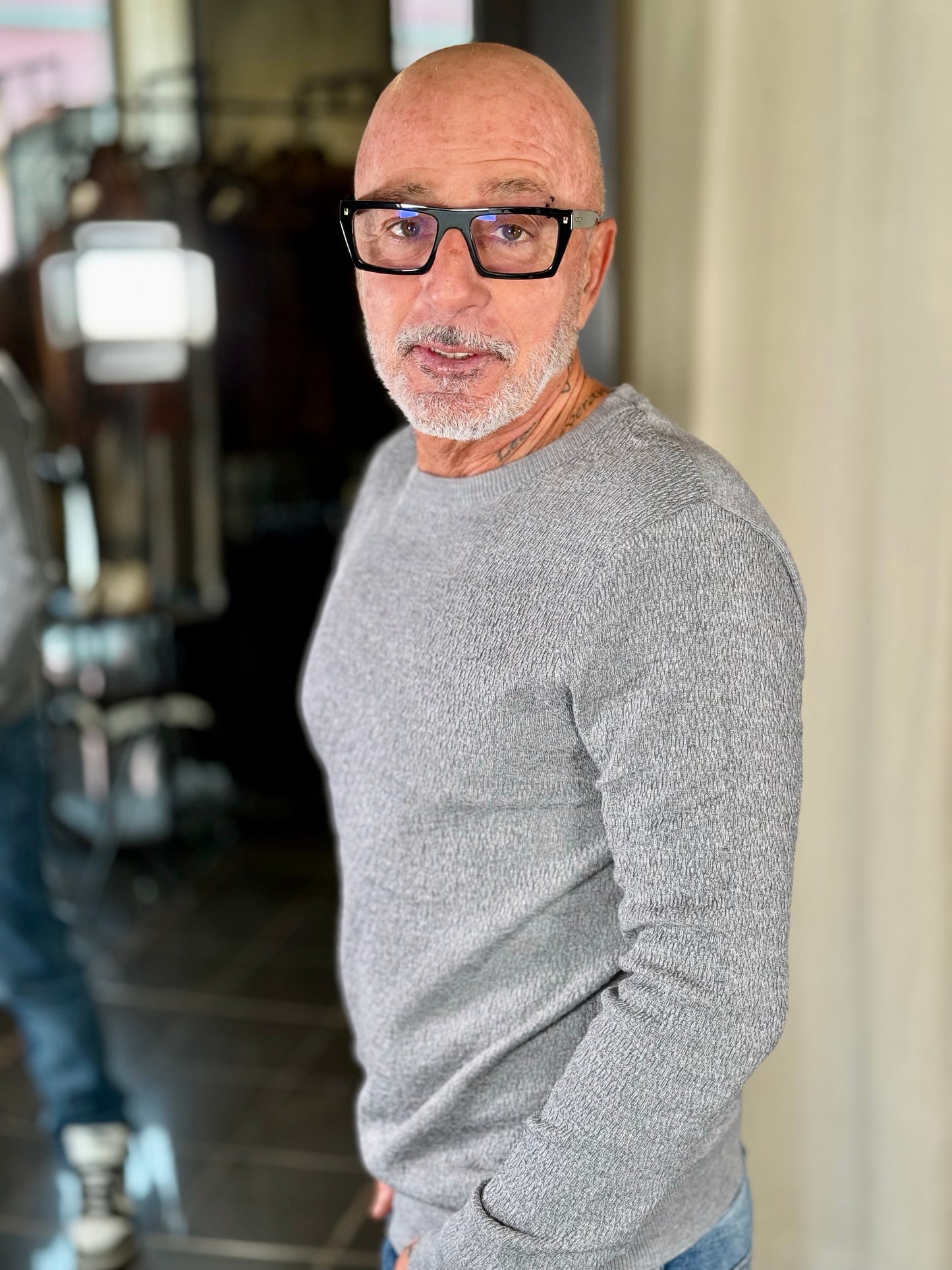 Maglioncino girocollo grigio lavorato tono su tono 2096