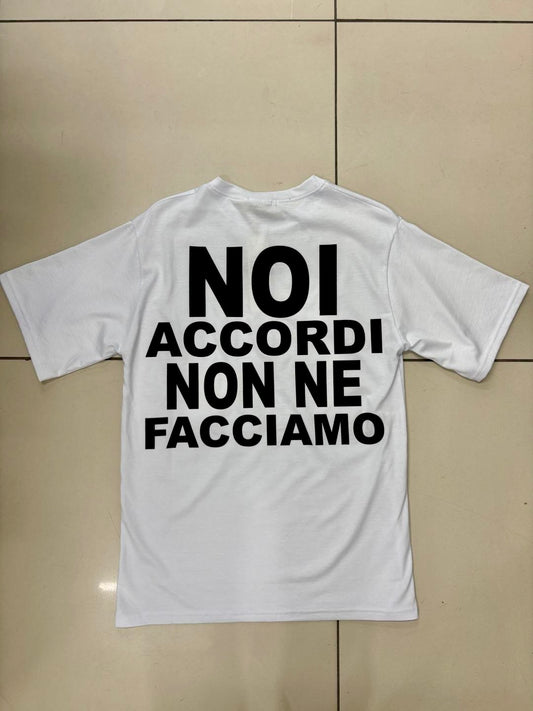 T-shirt bianca oversize con scritta dietro 2333
