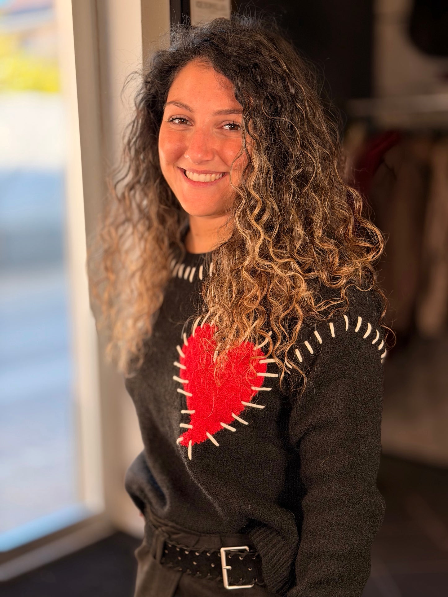 Maglioncino nero con cuore rosso in taglia unica 2447