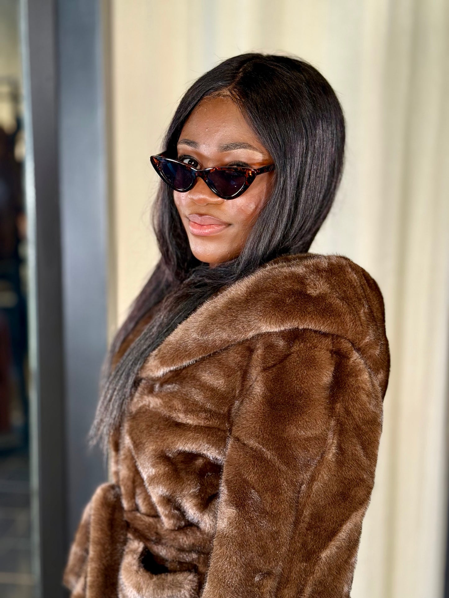 Eco pelliccia marrone con cappuccio e fusciacca in taglia unica 2175