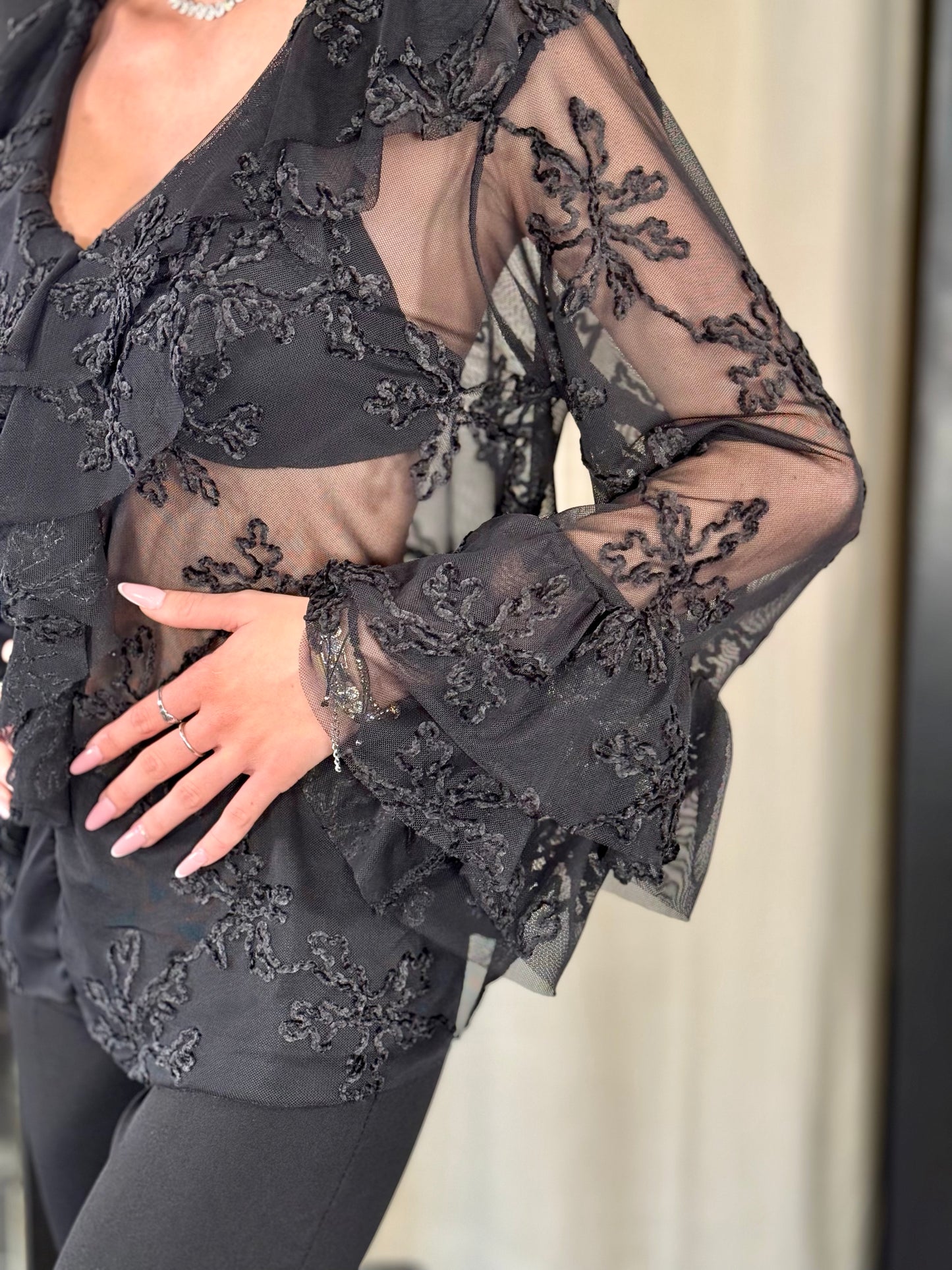 Blusa nero con ricamo effetto broccato in taglia unica 2210