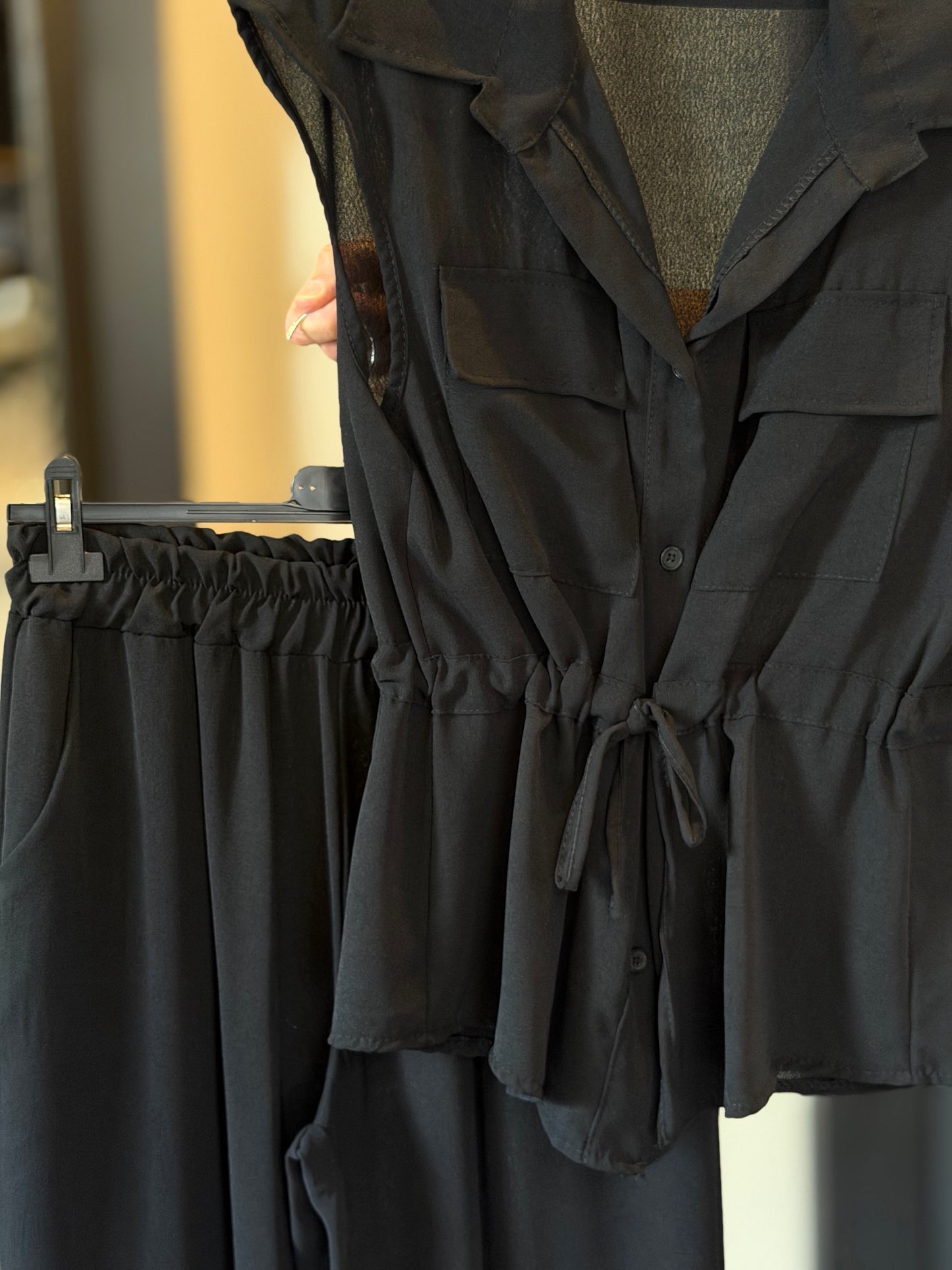 Completo (camicia smanicata + pantalone) nero in taglia unica 2968