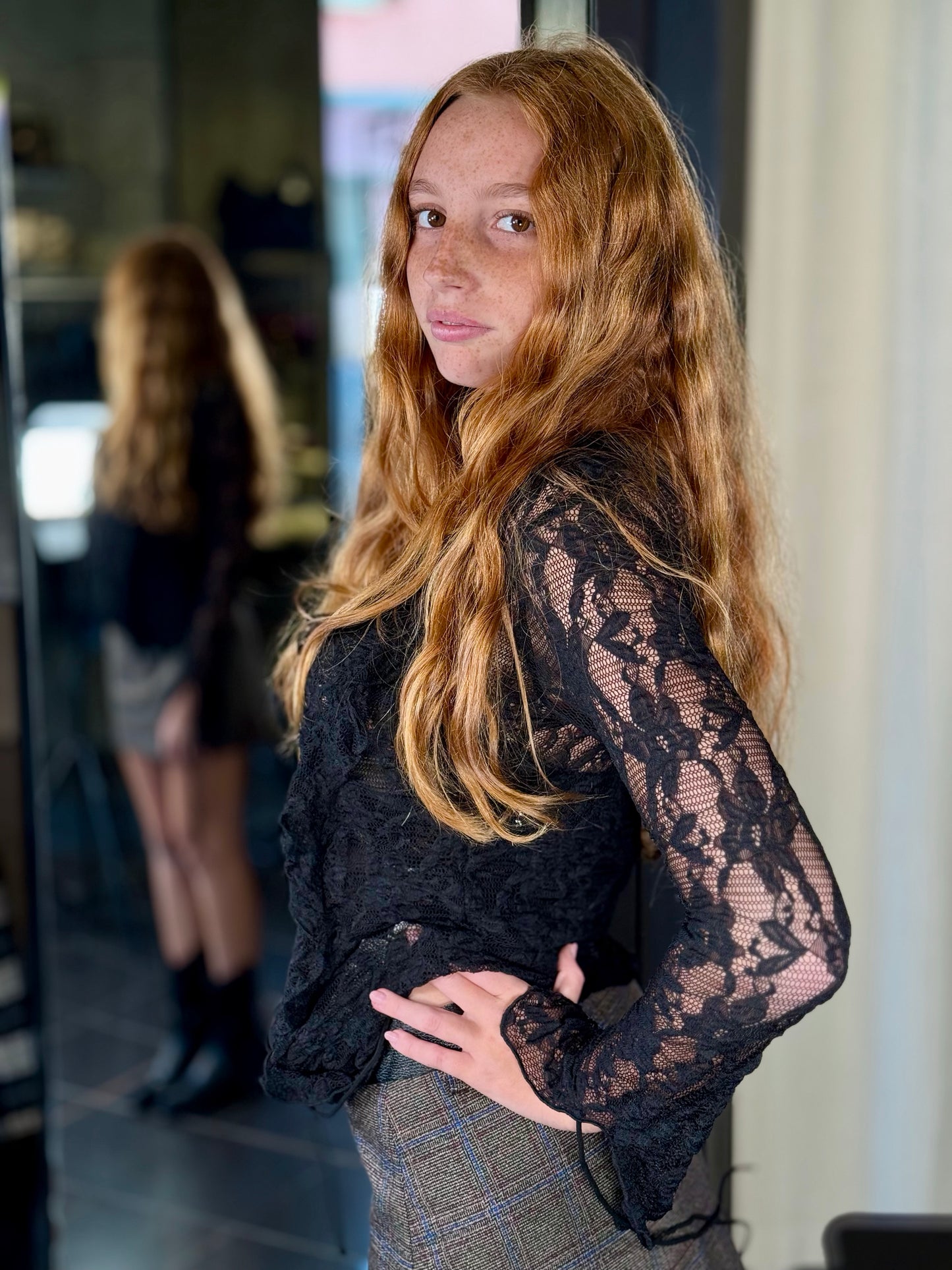 Maglia in pizzo con scollo a v e lacci nera in taglia unica 2012