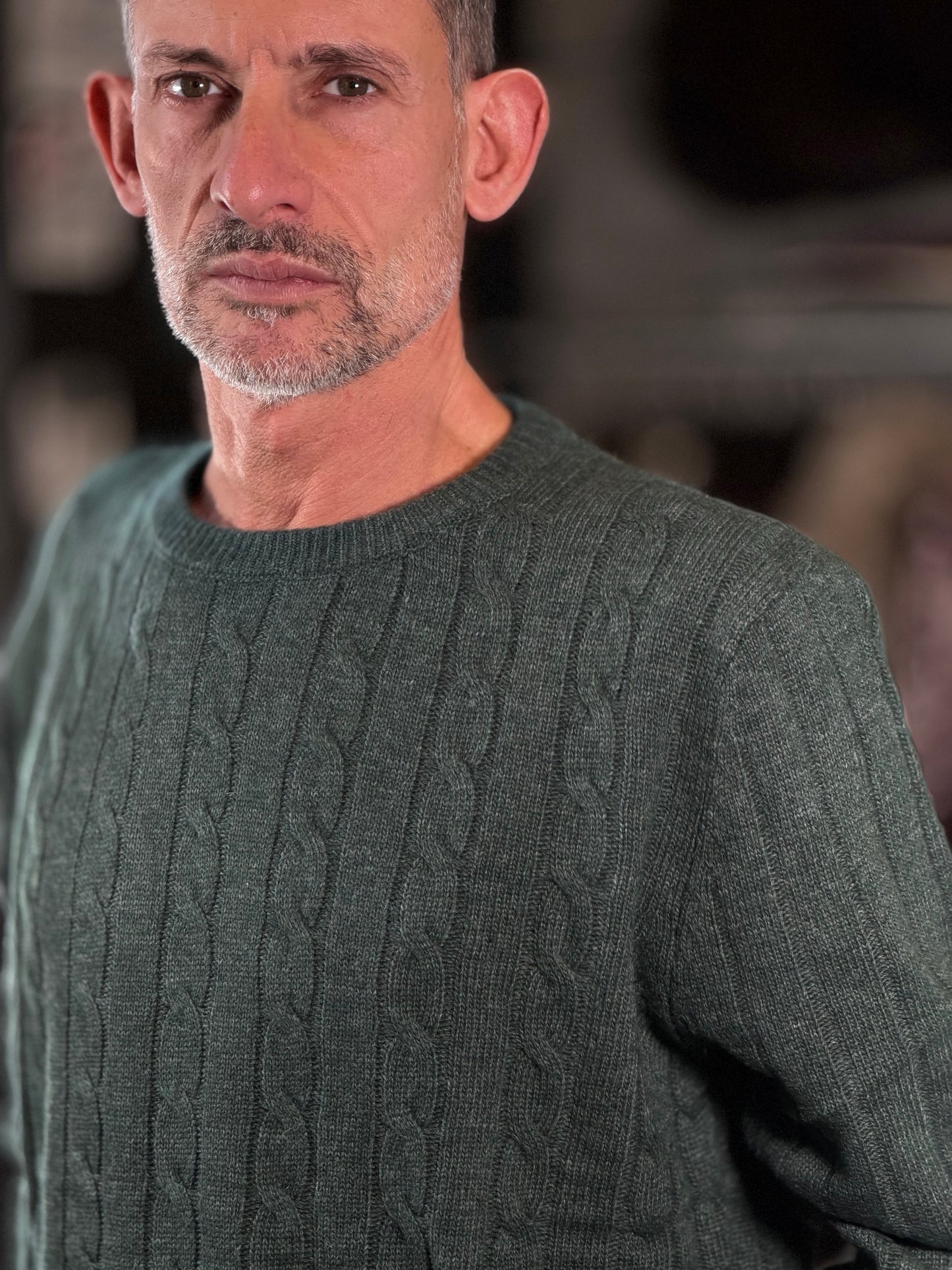 Maglione girocollo verde con trecce 2603