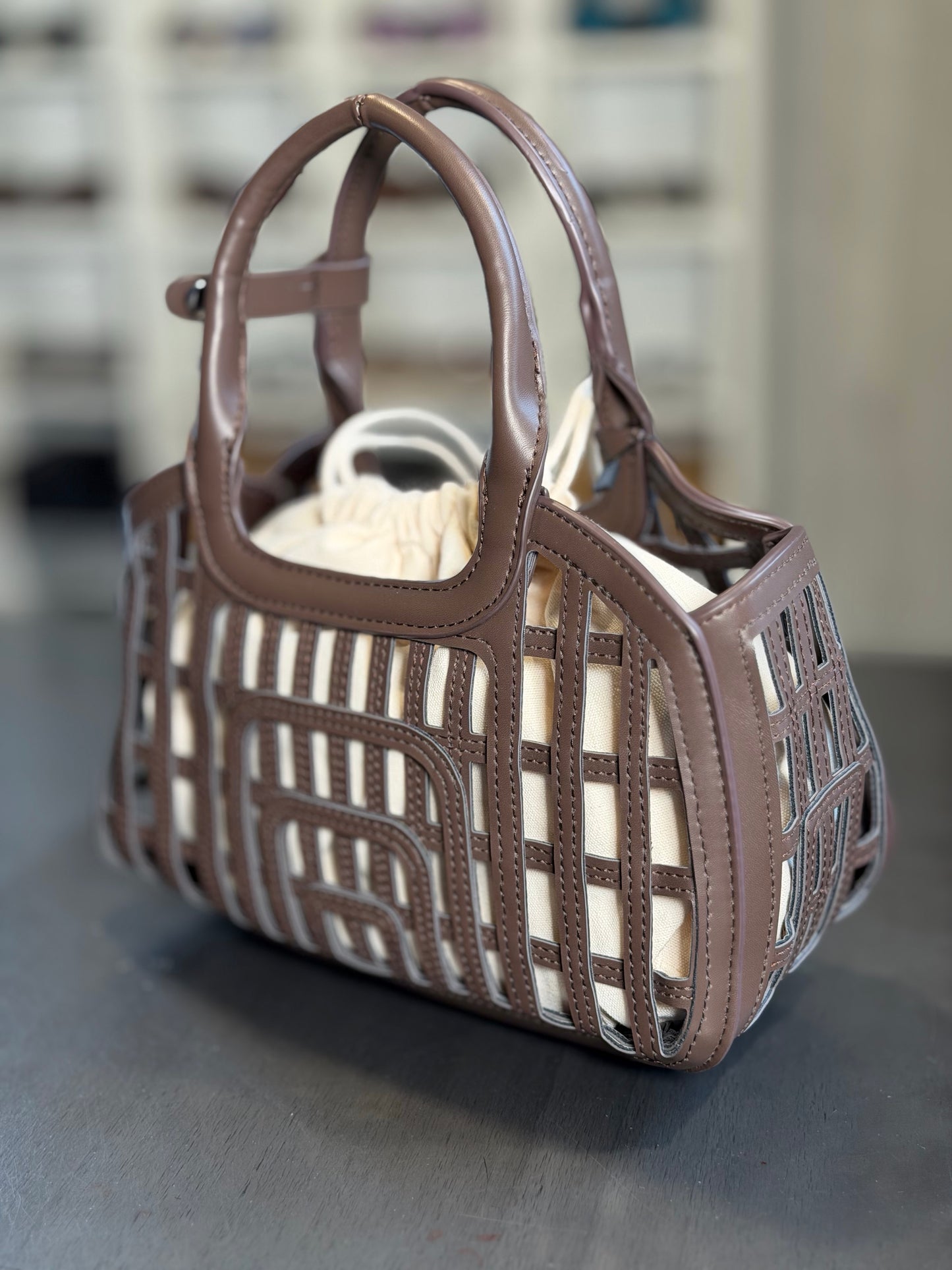 Mini bag traforata marrone con sacca all’interno 2199