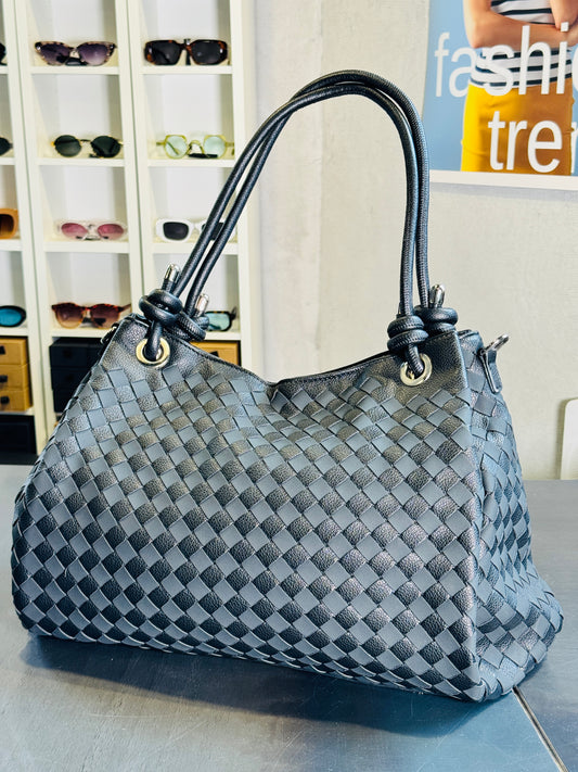 Borsa a spalla intrecciata nera con tracolla all’interno 2370