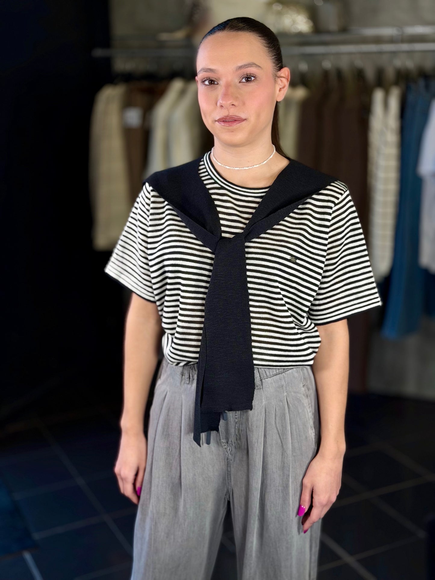 T-shirt in filo a righe nere in taglia unica 2051