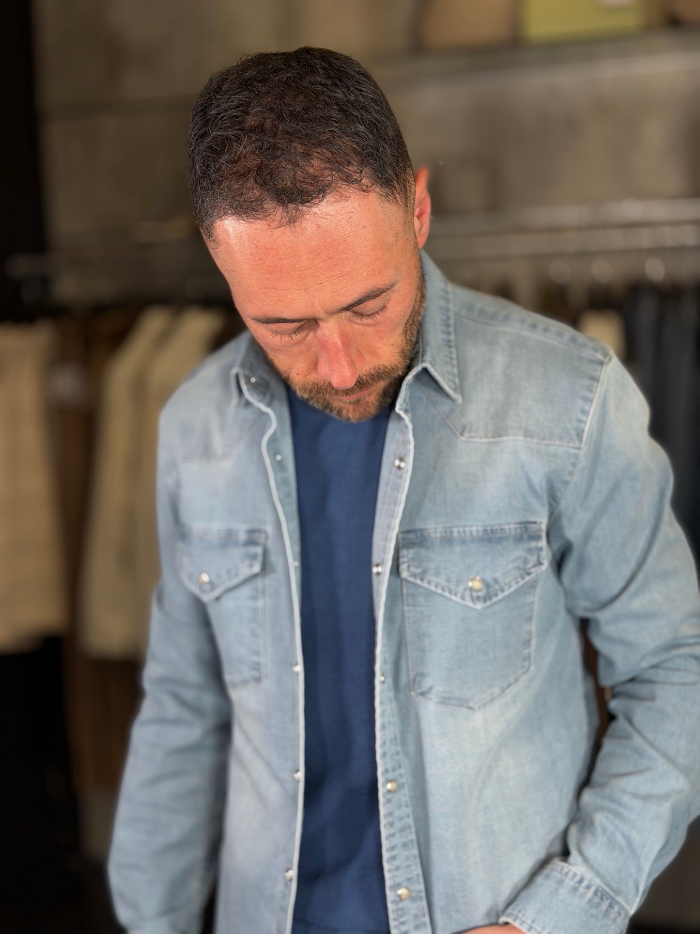 Camicia in jeans con bottoni automatici 2132