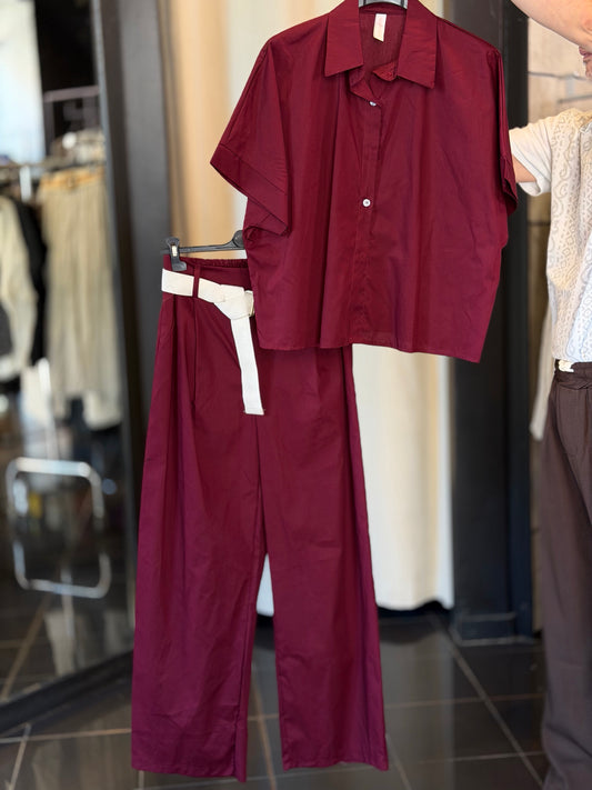 Completo (camicia + pantalone) bordeaux in taglia unica 2897