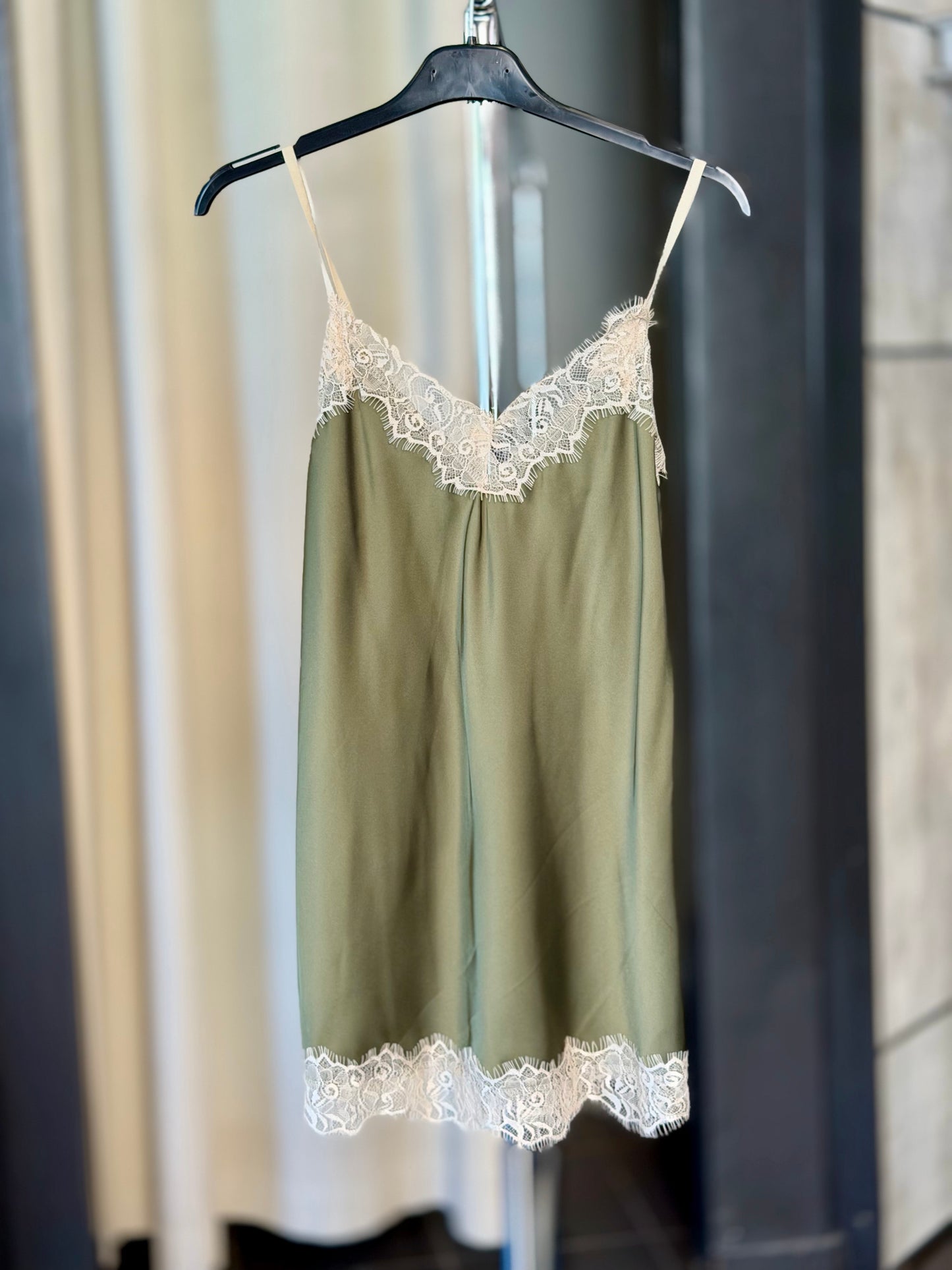 Top verde militare satinato con pizzo beige in taglia unica 2386