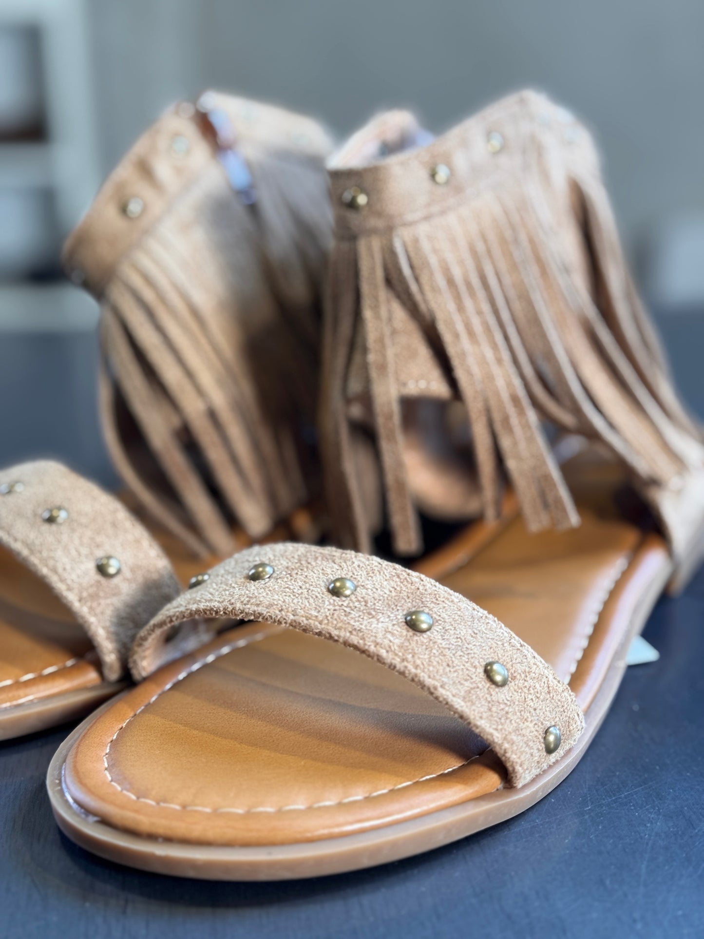 Sandalo beige con frange 2500
