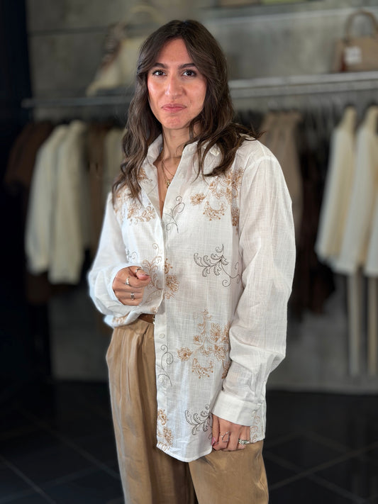Camicia con stampa ricamata beige e nera 2194