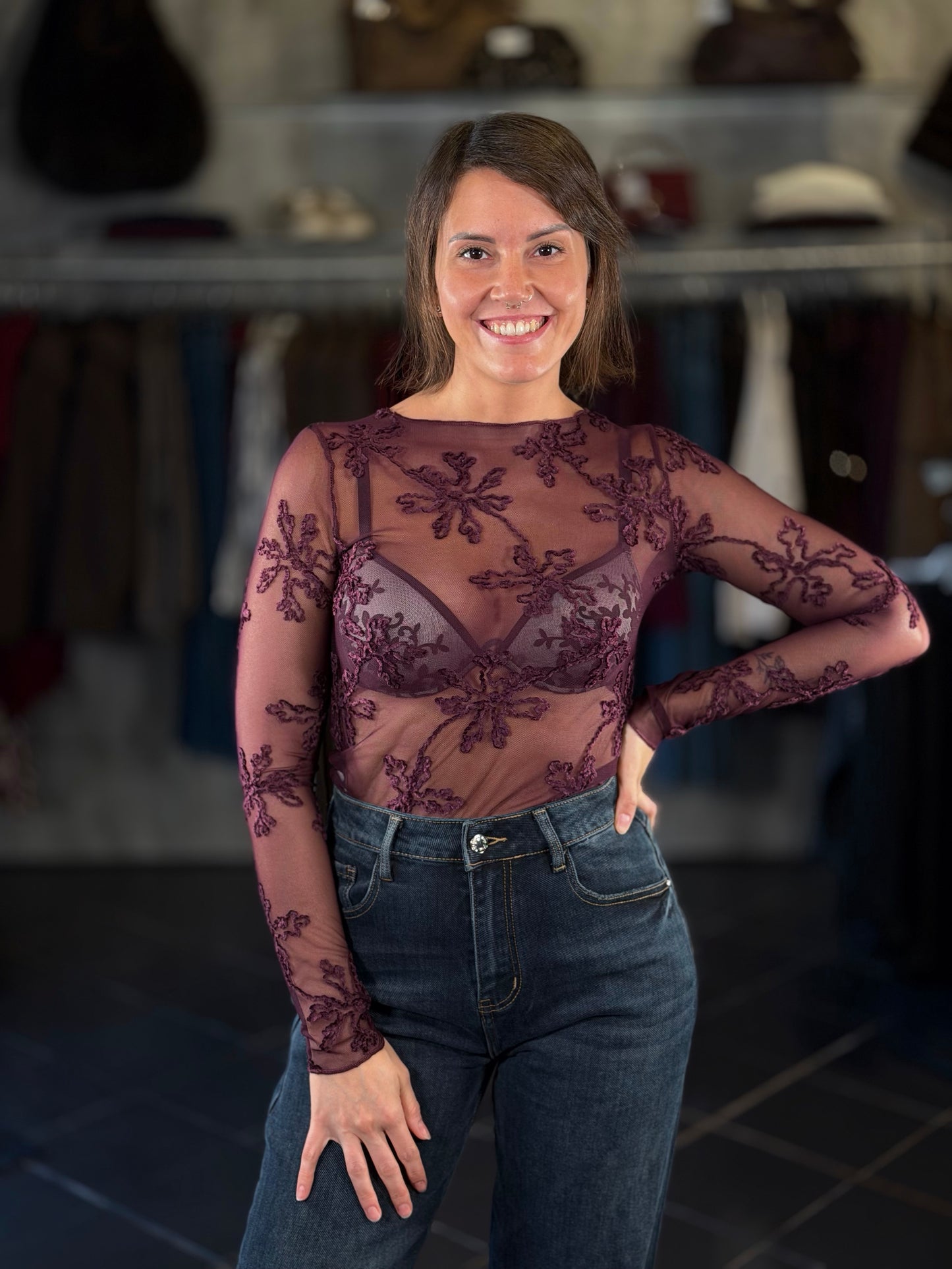 Maglia effetto pizzo Borgogna con ricamo tono su tono in taglia unica 2421