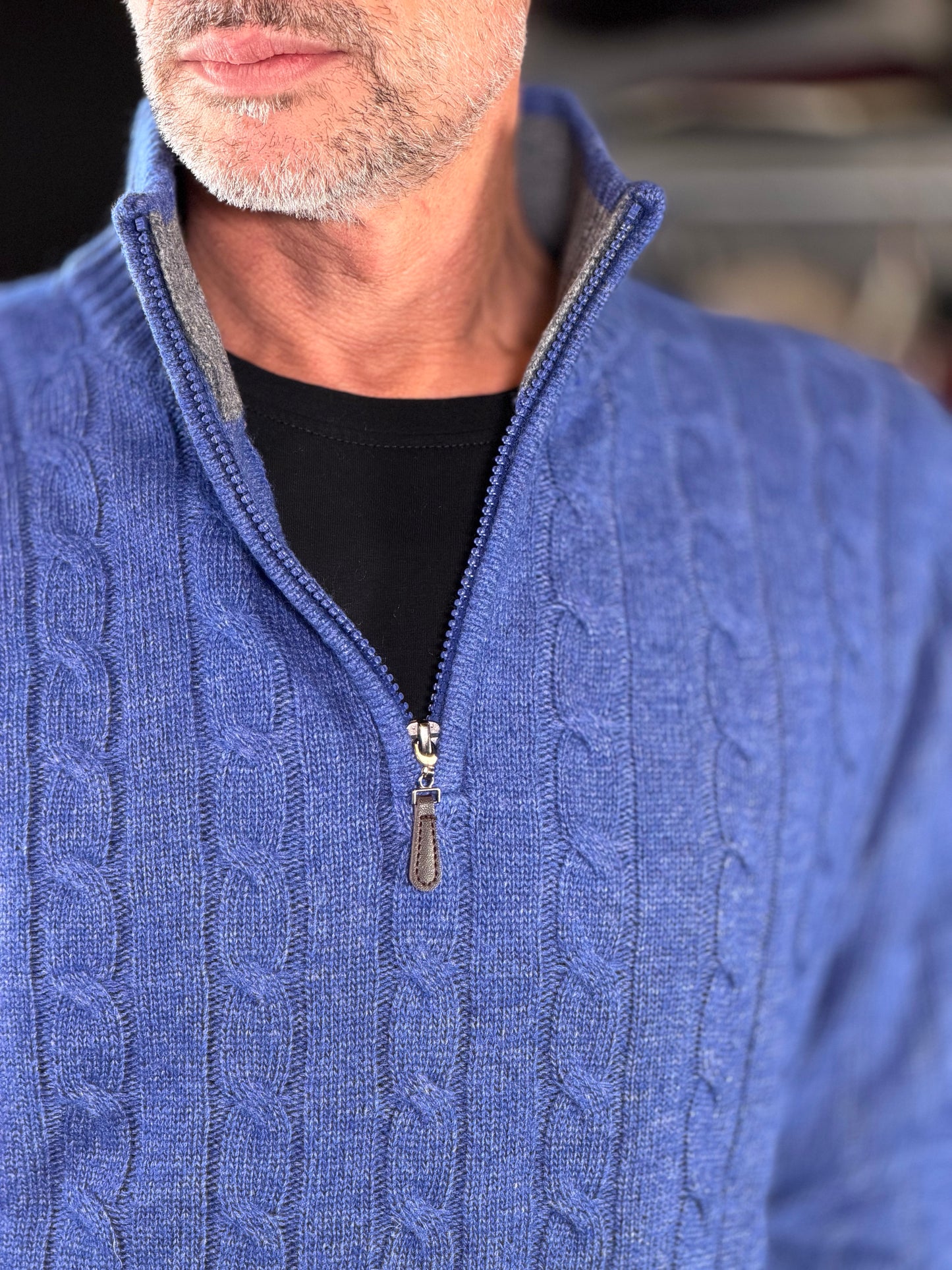 Maglione bluette con trecce e zip 2594