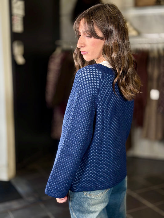 Maglioncino quadrato con manica a trombetta blu in taglia unica 2400