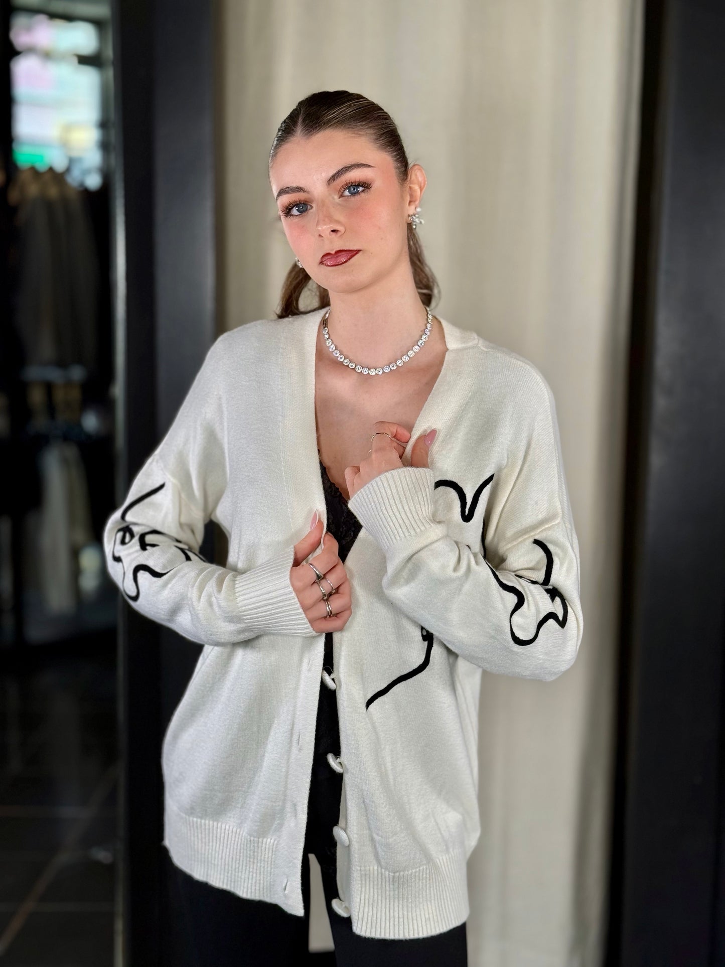 Cardigan panna con ricamo nero in taglia unica 2231