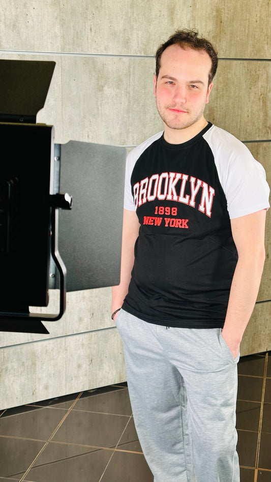 T-shirt Brooklyn nera e rossa 321