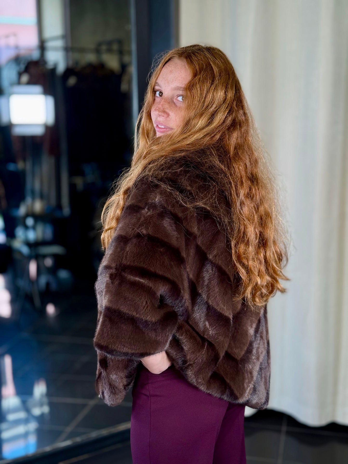 Eco pelliccia marrone con manica a tre quarti con zip in taglia unica 2185