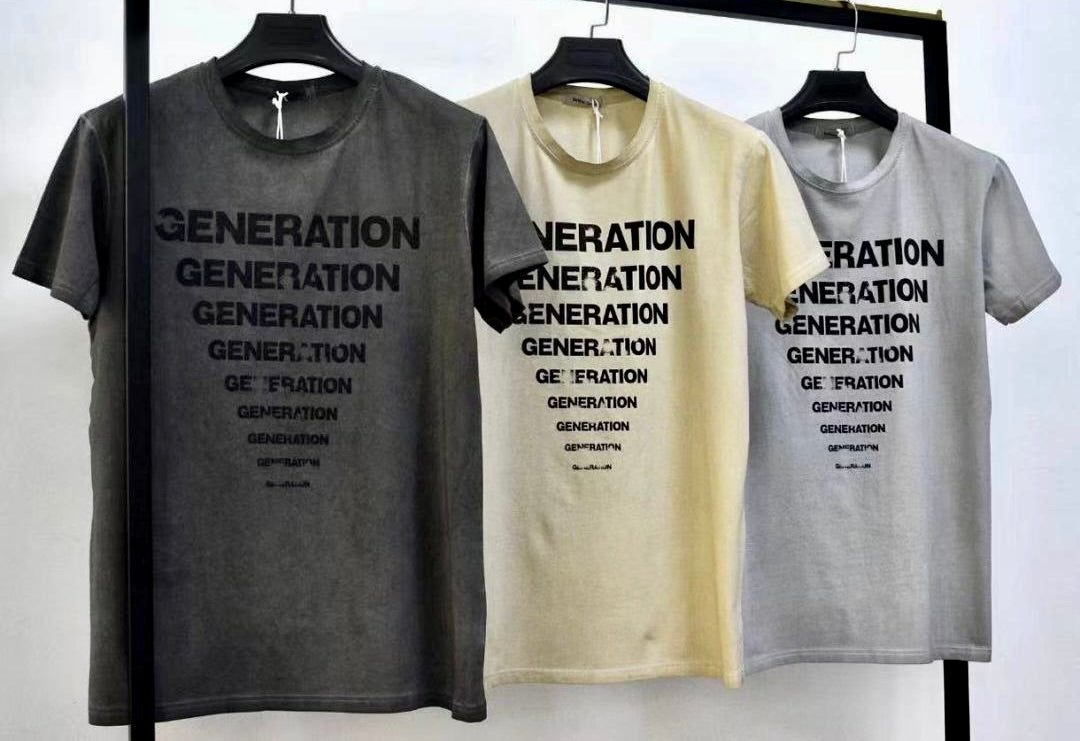 T-shirt grigio chiaro con scritte 2363