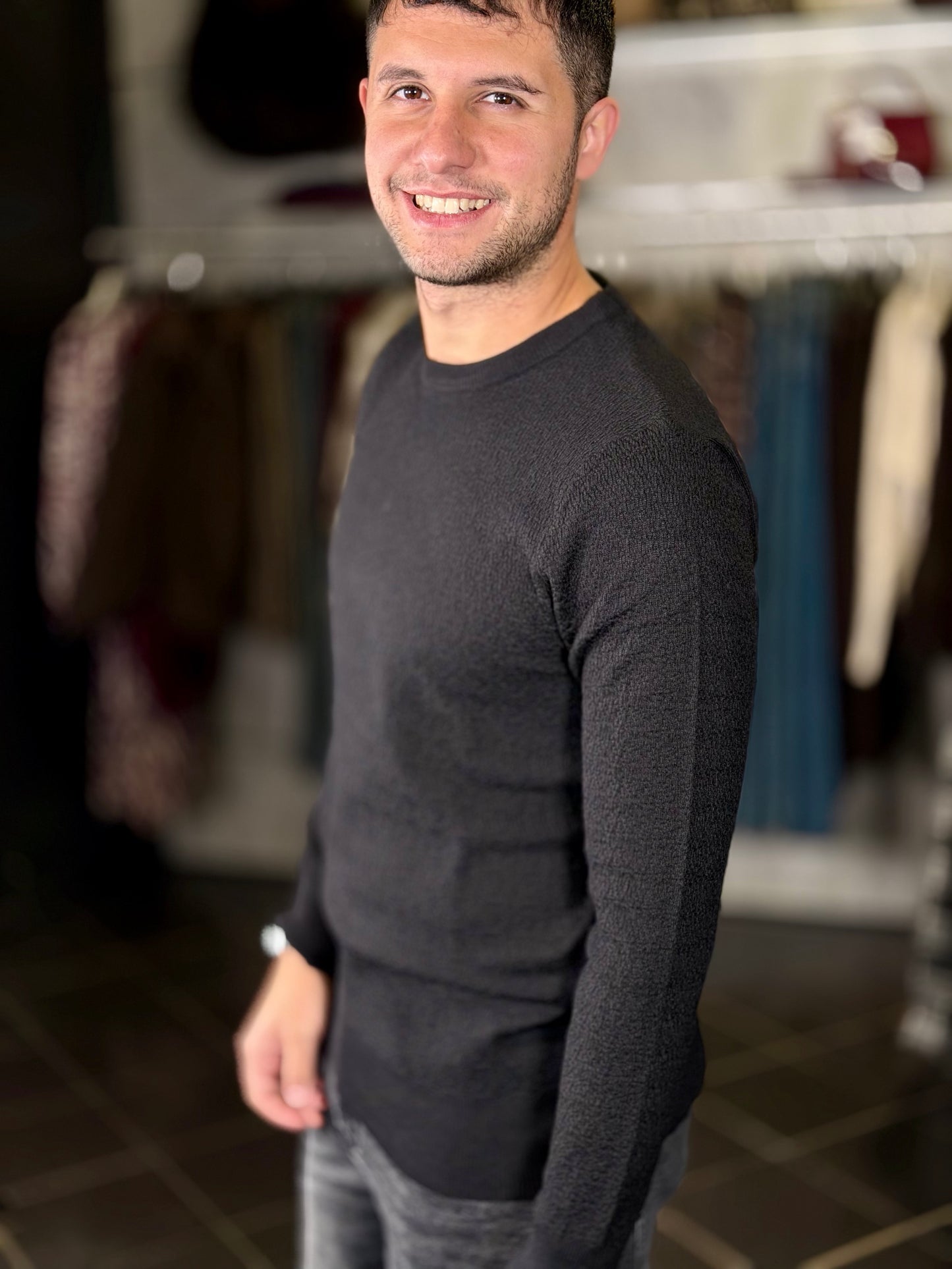 Maglioncino girocollo nero lavorato tono su tono 2097