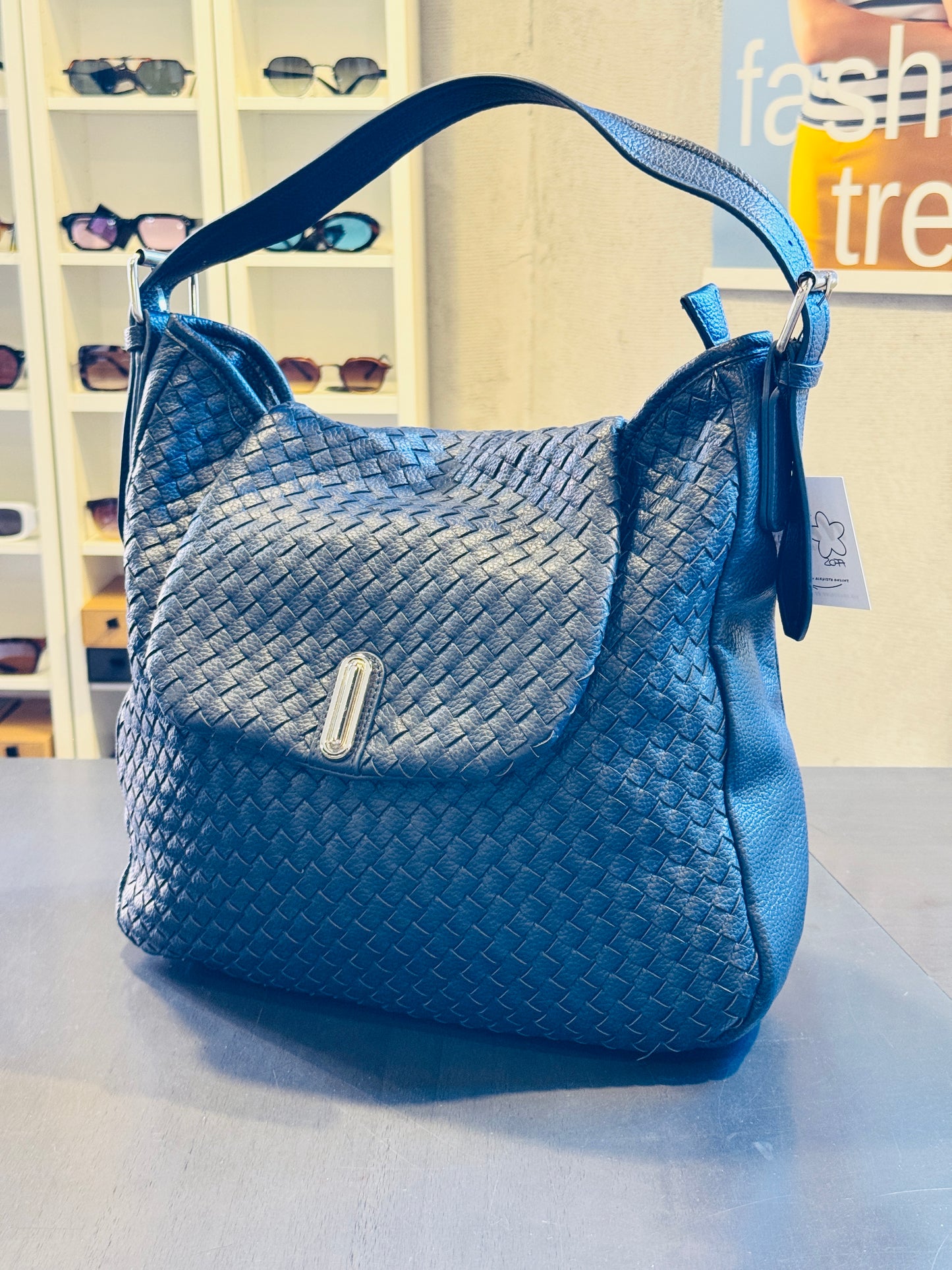 Borsa effetto intrecciato con tracolla all’interno blu 2077