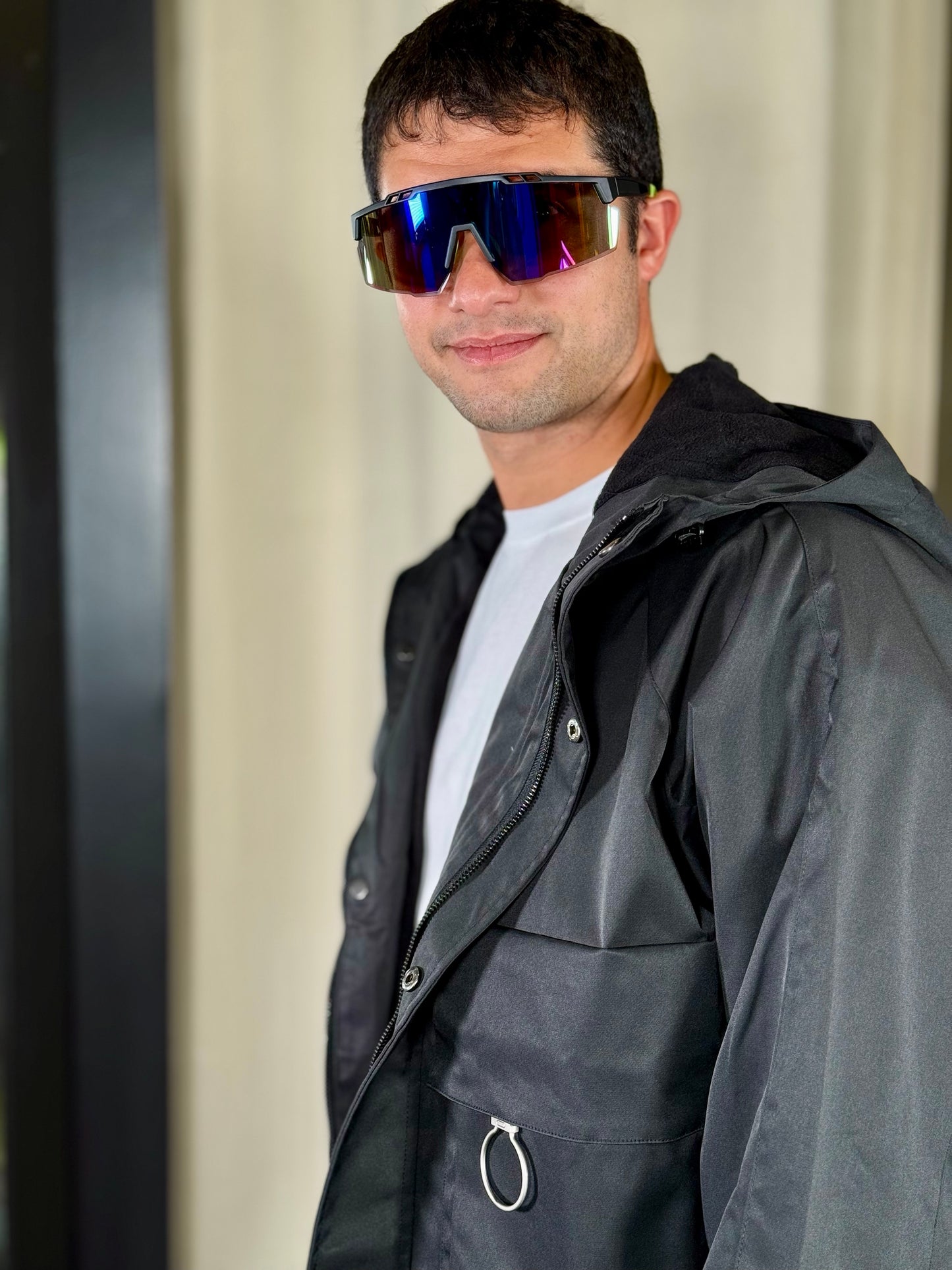 Giubbino in nylon oversize nero con tasche applicate 2106