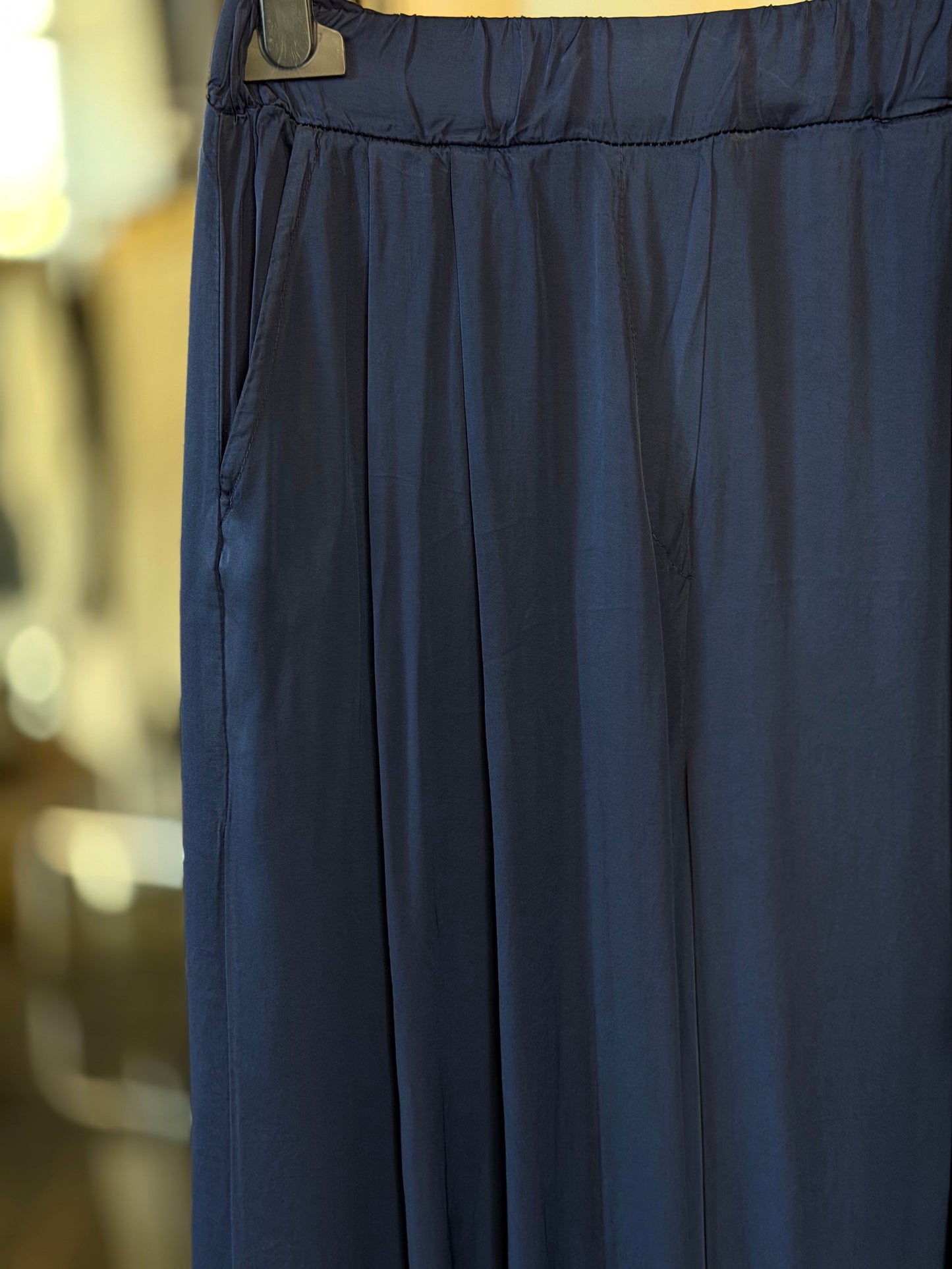 Completo (top + pantalone) effetto raso blu in taglia unica 2902