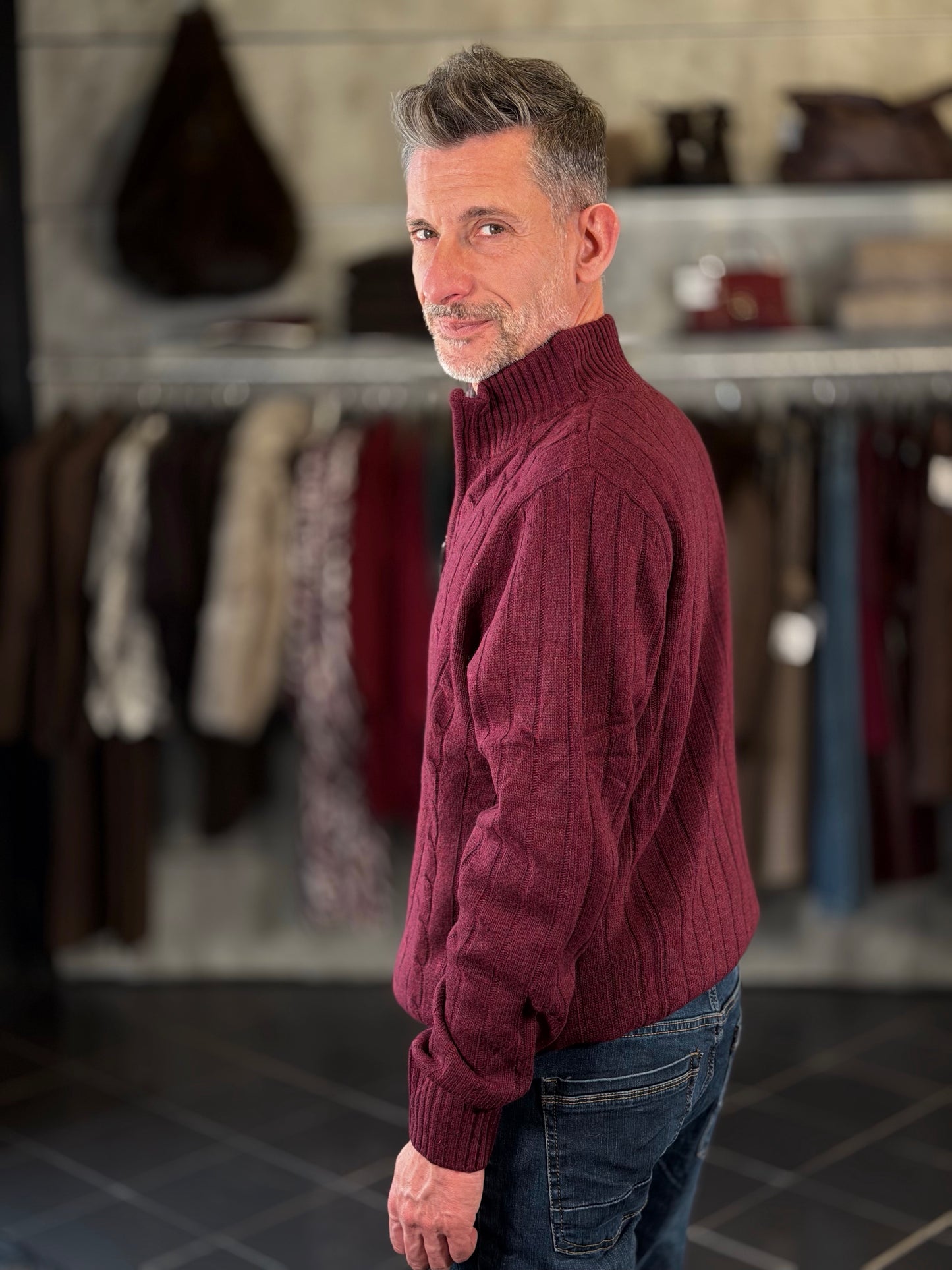 Maglione bordeaux con trecce e zip 2592