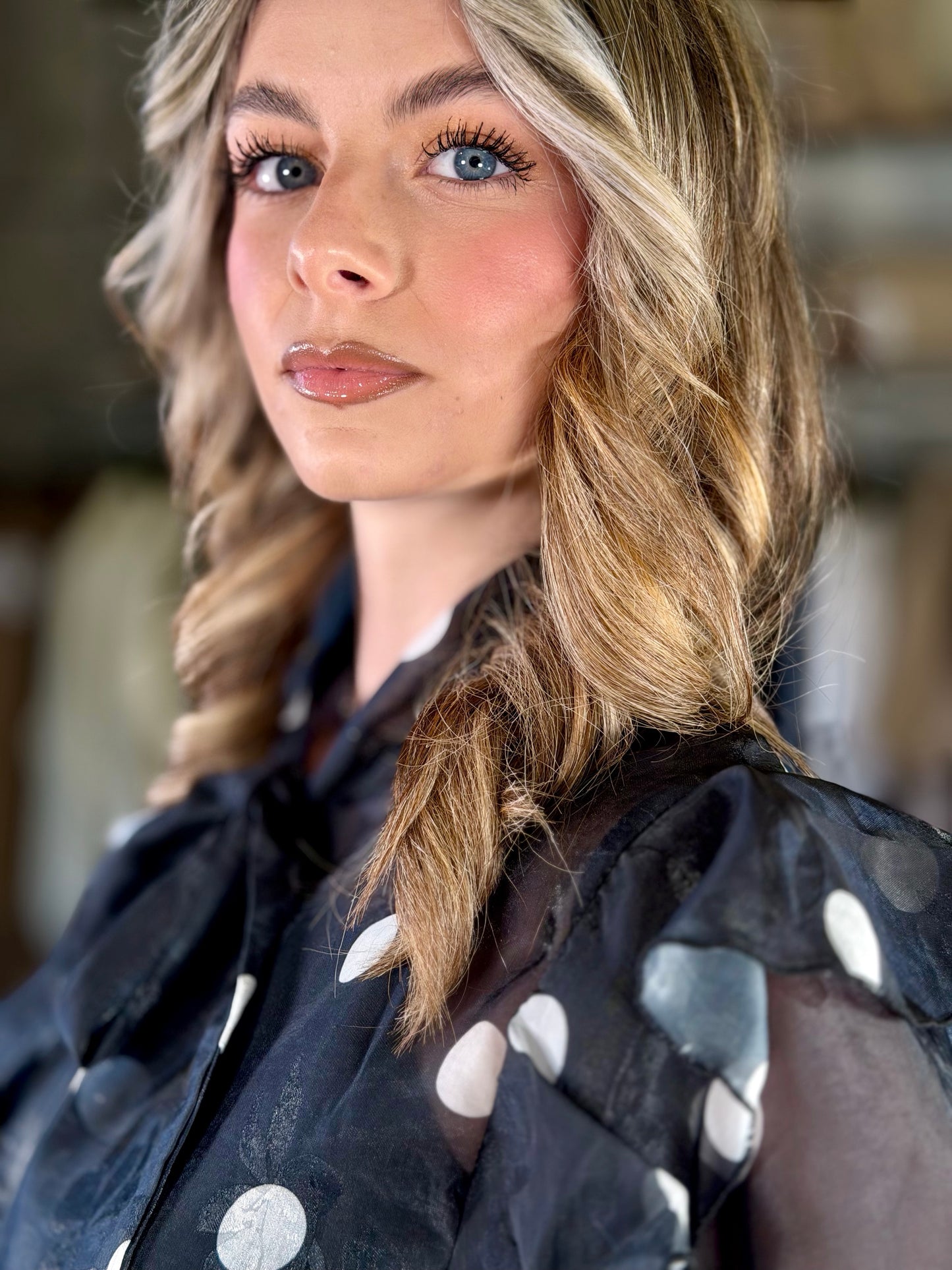 Camicia a pois nera com fiocco in taglia unica 2178