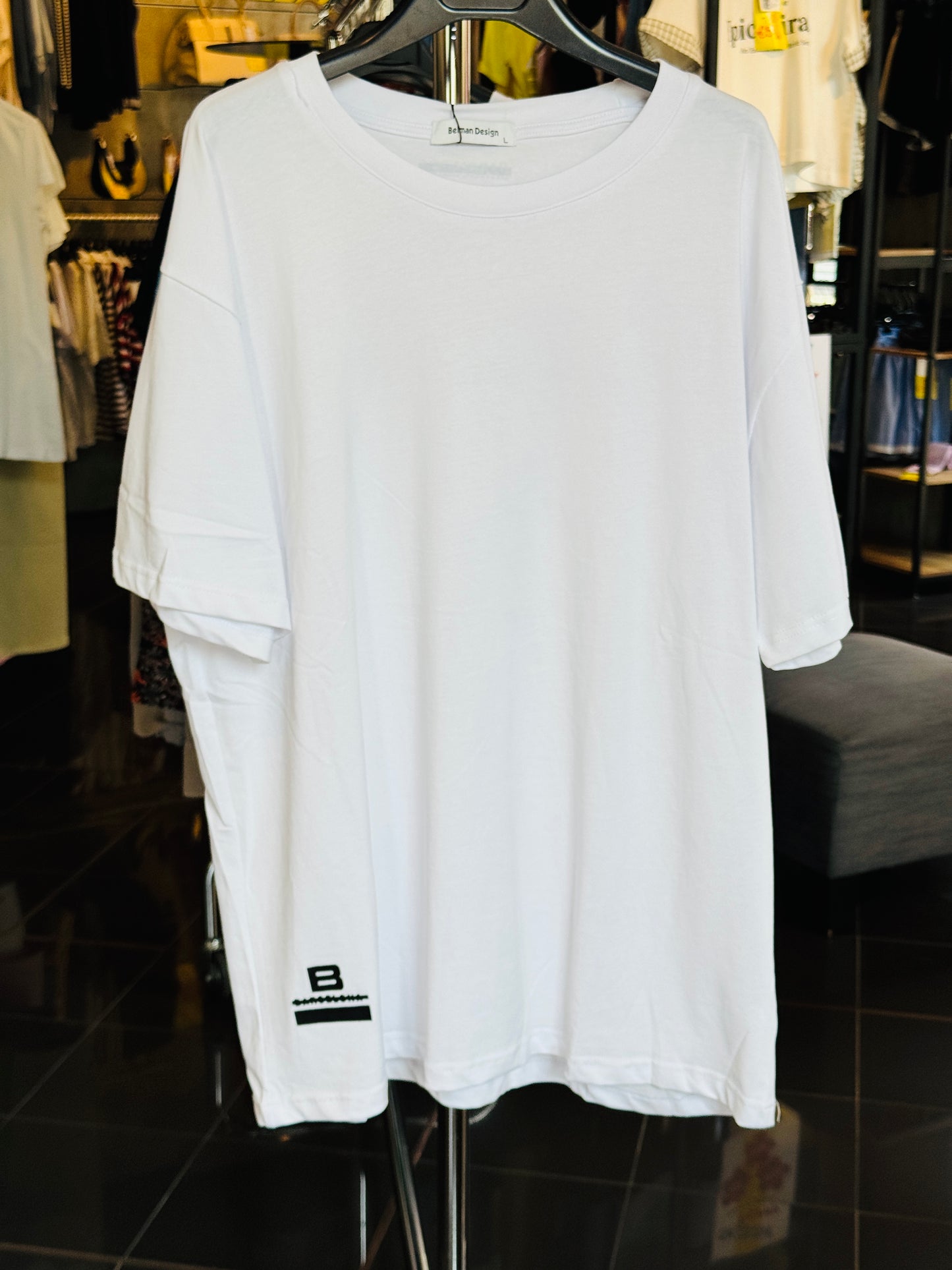 T-shirt oversize bianca con stampa dietro 595A