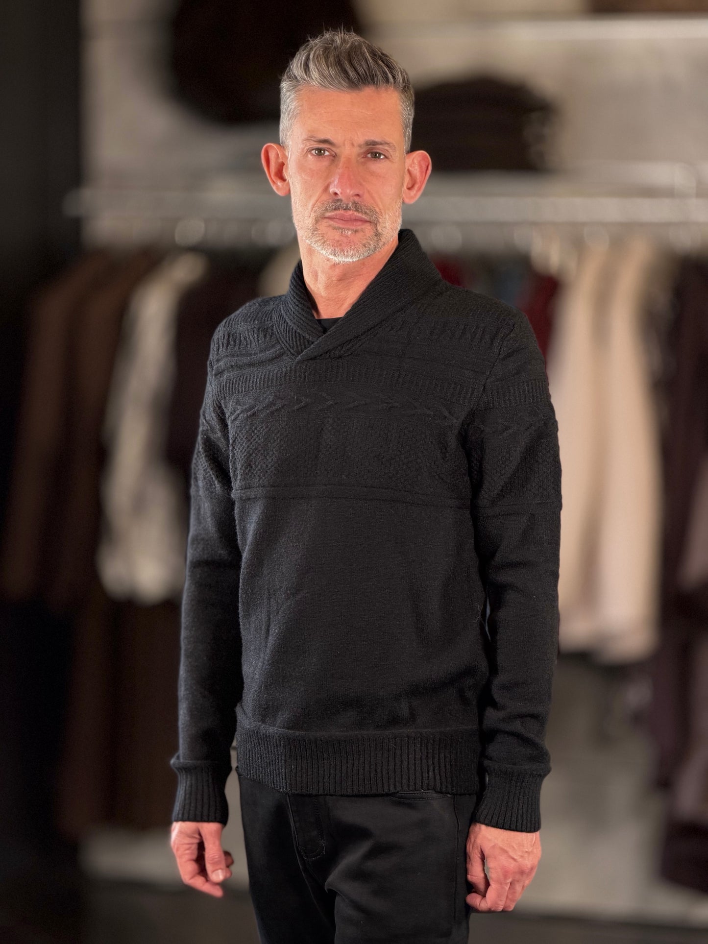 Maglione nero con collo a scialle 2568