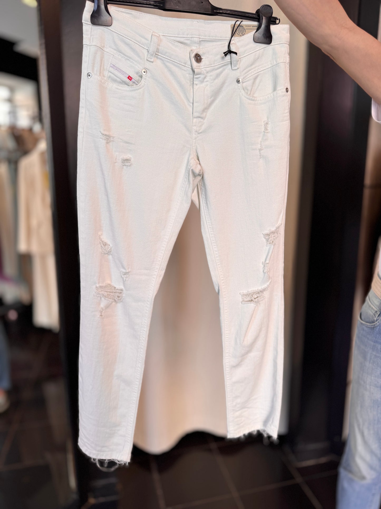 Jeans bianco con strappi 2665