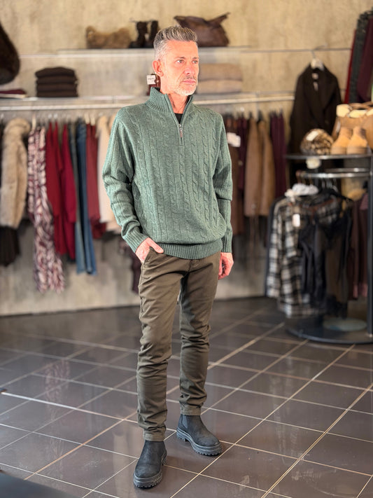 Maglione verde con trecce e zip 2593