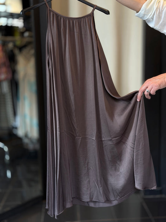 Abito satinato color taupe in taglia unica 2966