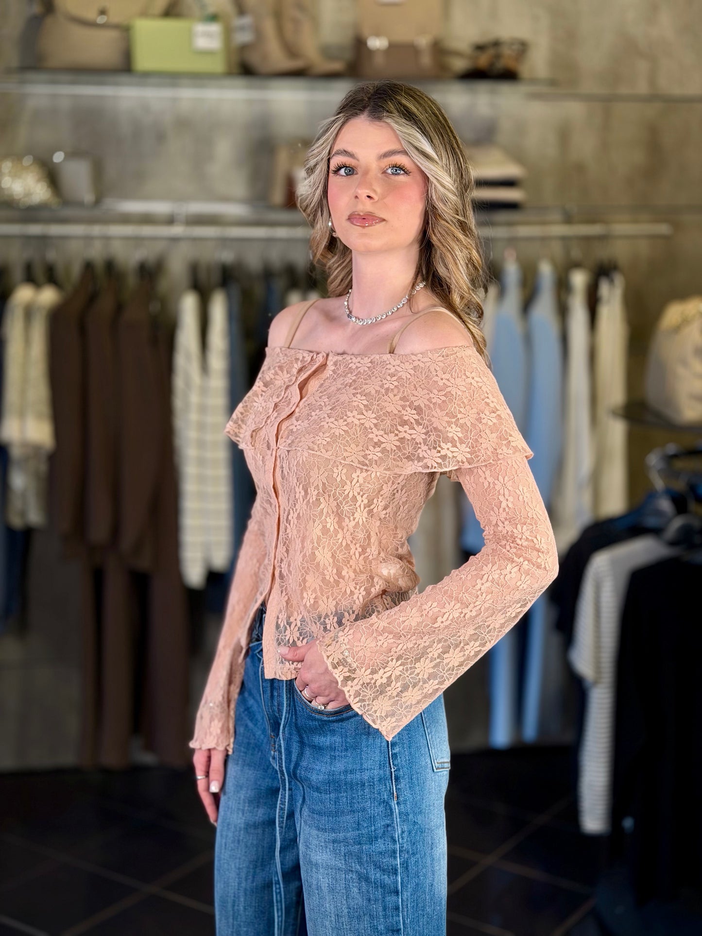 Camicia scollo a barca in pizzo rosa in taglia unica 2167