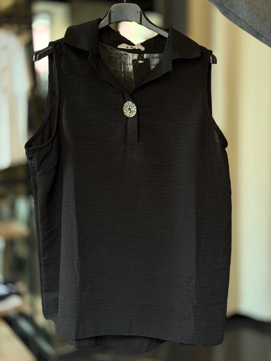Blusa oversize smanicata nera con bottone oro in taglia unica 2472