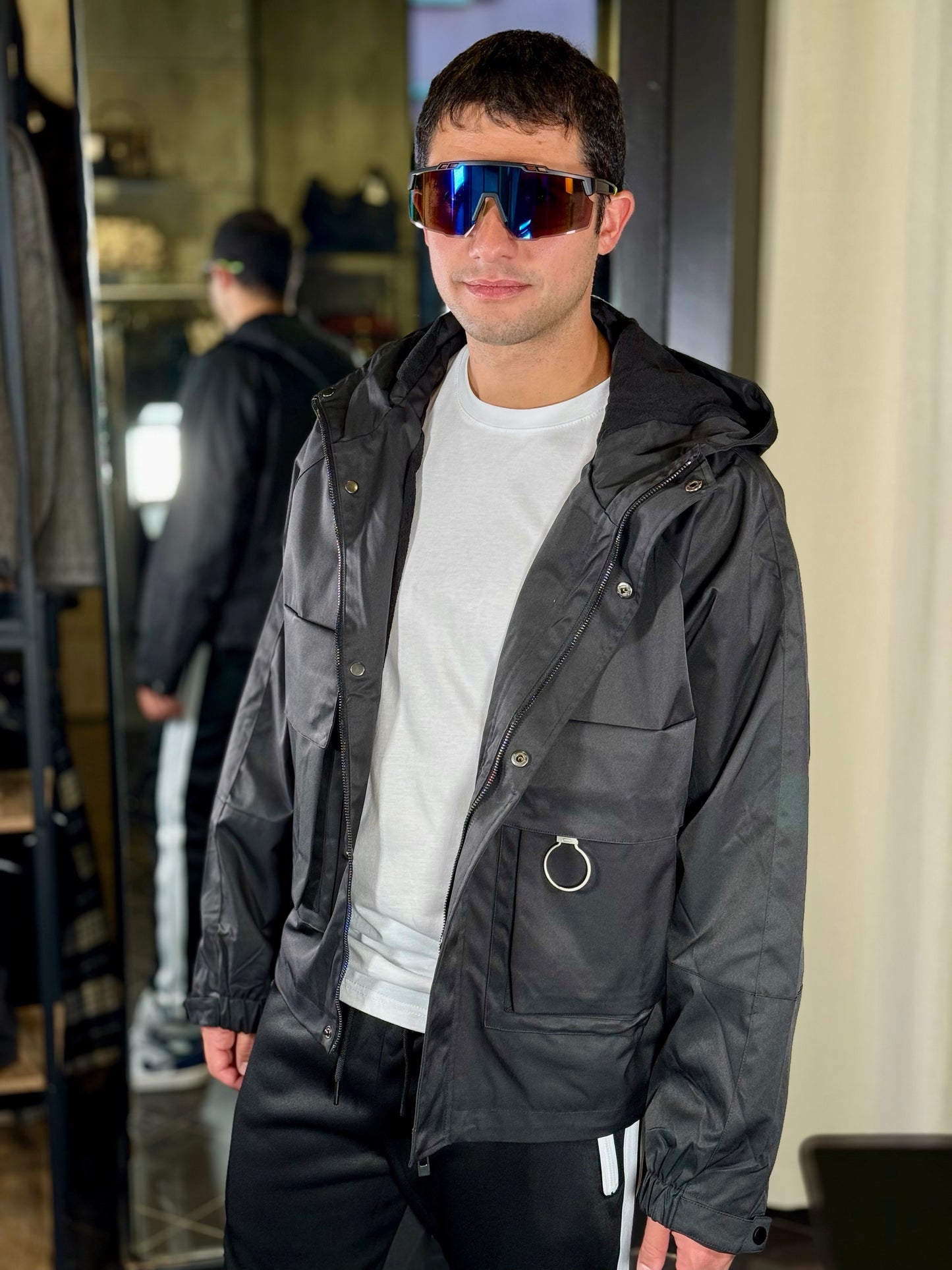 Giubbino in nylon oversize nero con tasche applicate 2106