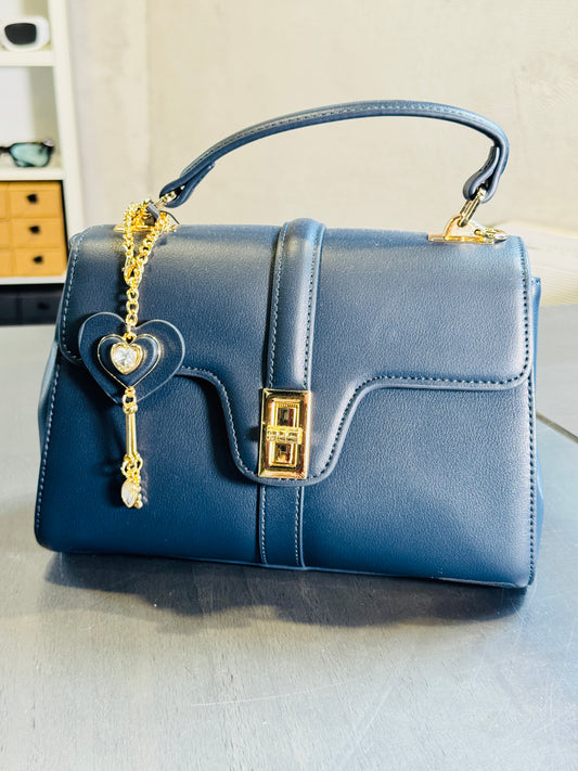 Mini bag blu con tracolla all’interno e portachiavi 2364