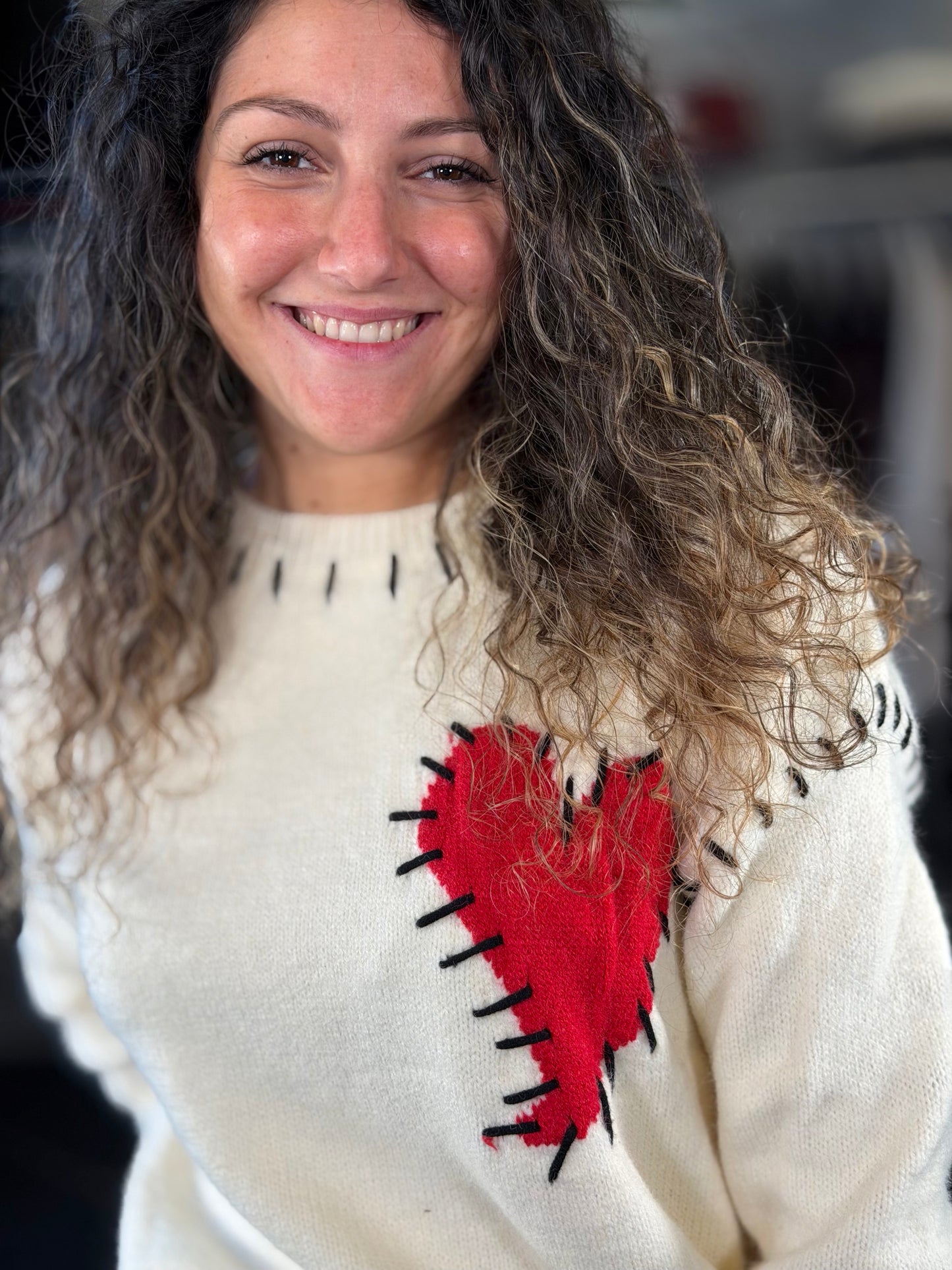 Maglioncino bianco con cuore rosso in taglia unica 2446