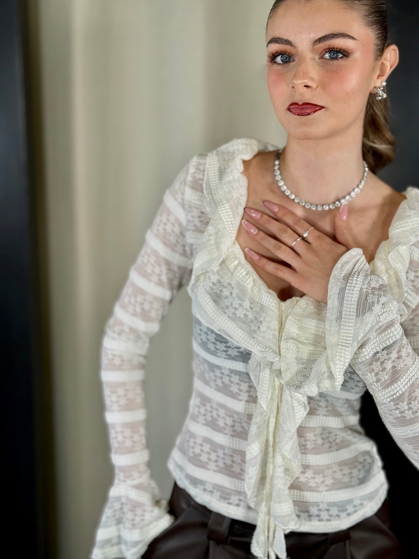 Blusa bianca in pizzo con scollo a V in taglia unica 2024