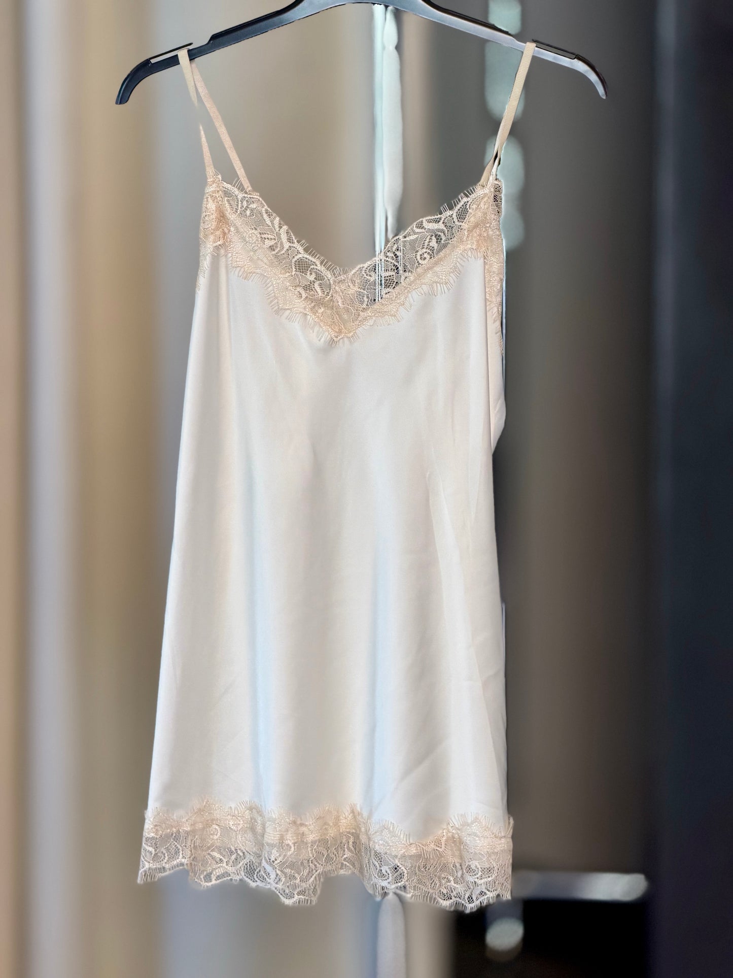 Top panna satinato con pizzo beige in taglia unica 2385